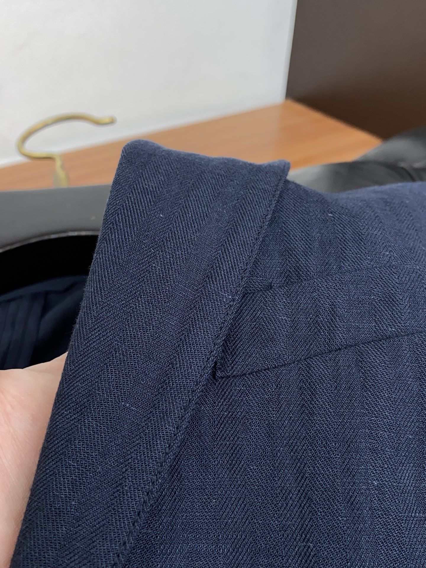 Loro Piana 诺悠翩雅 2026新款男士休闲定制麻料西装夹克外套。穿上简约干练的休闲外套，瞬间重