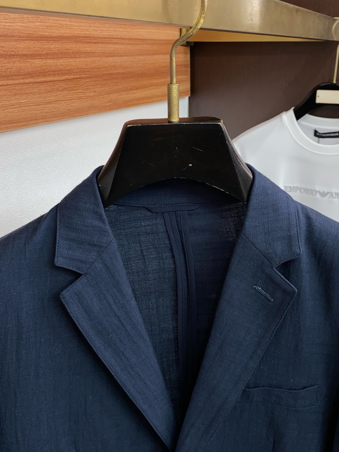 Loro Piana 诺悠翩雅 2026新款男士休闲定制麻料西装夹克外套。穿上简约干练的休闲外套，瞬间重