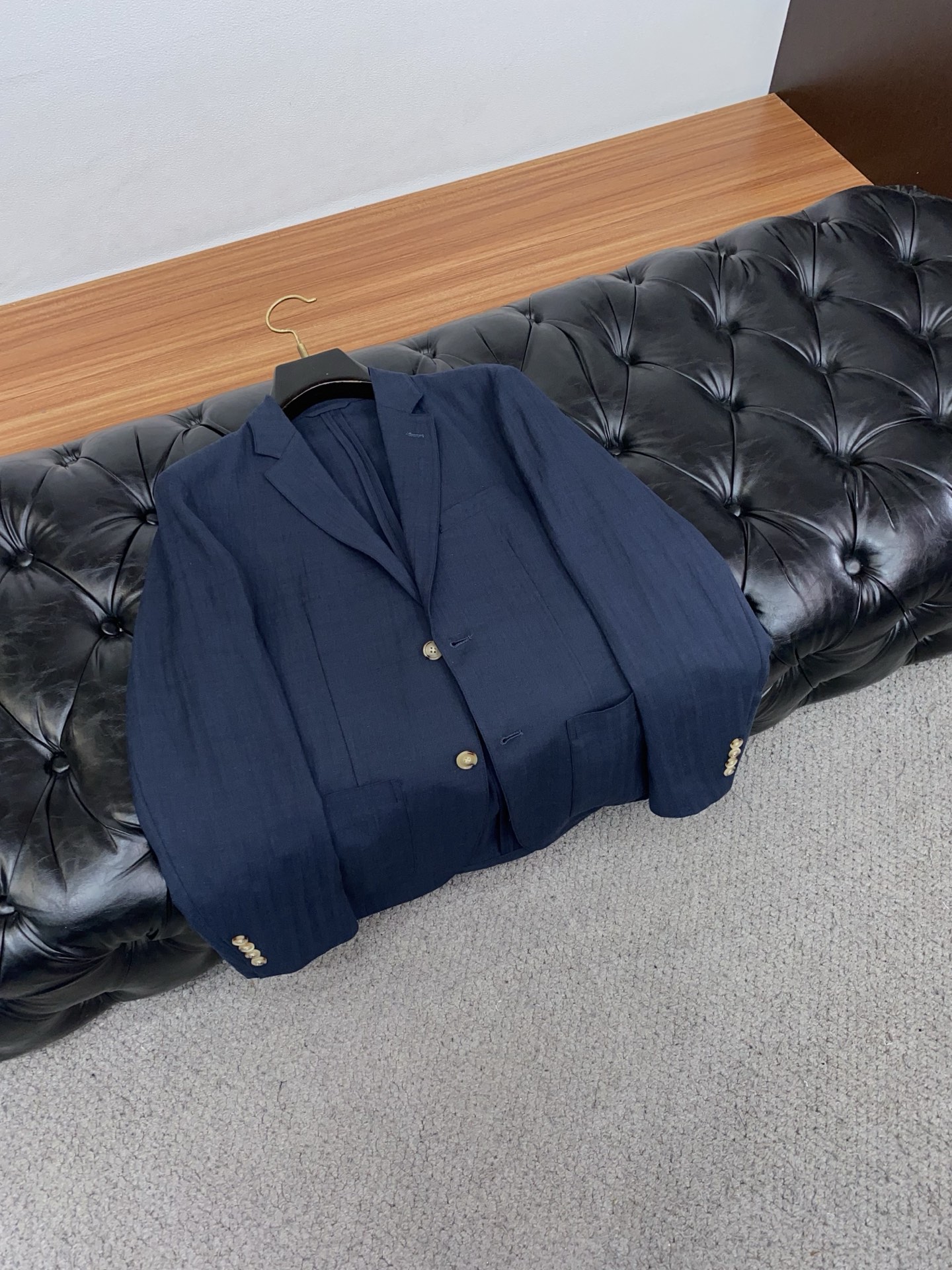 Loro Piana 诺悠翩雅 2026新款男士休闲定制麻料西装夹克外套。穿上简约干练的休闲外套，瞬间重