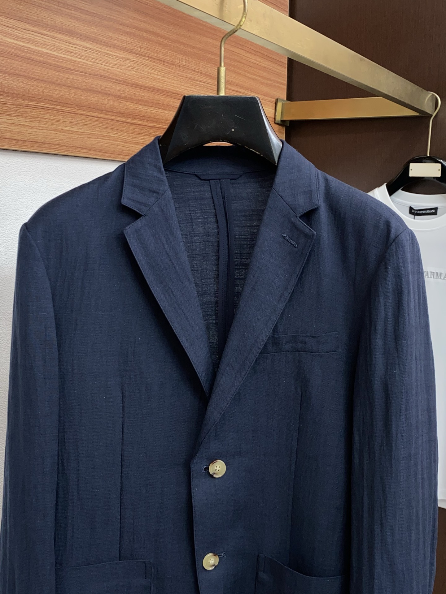 Loro Piana 诺悠翩雅 2026新款男士休闲定制麻料西装夹克外套。穿上简约干练的休闲外套，瞬间重