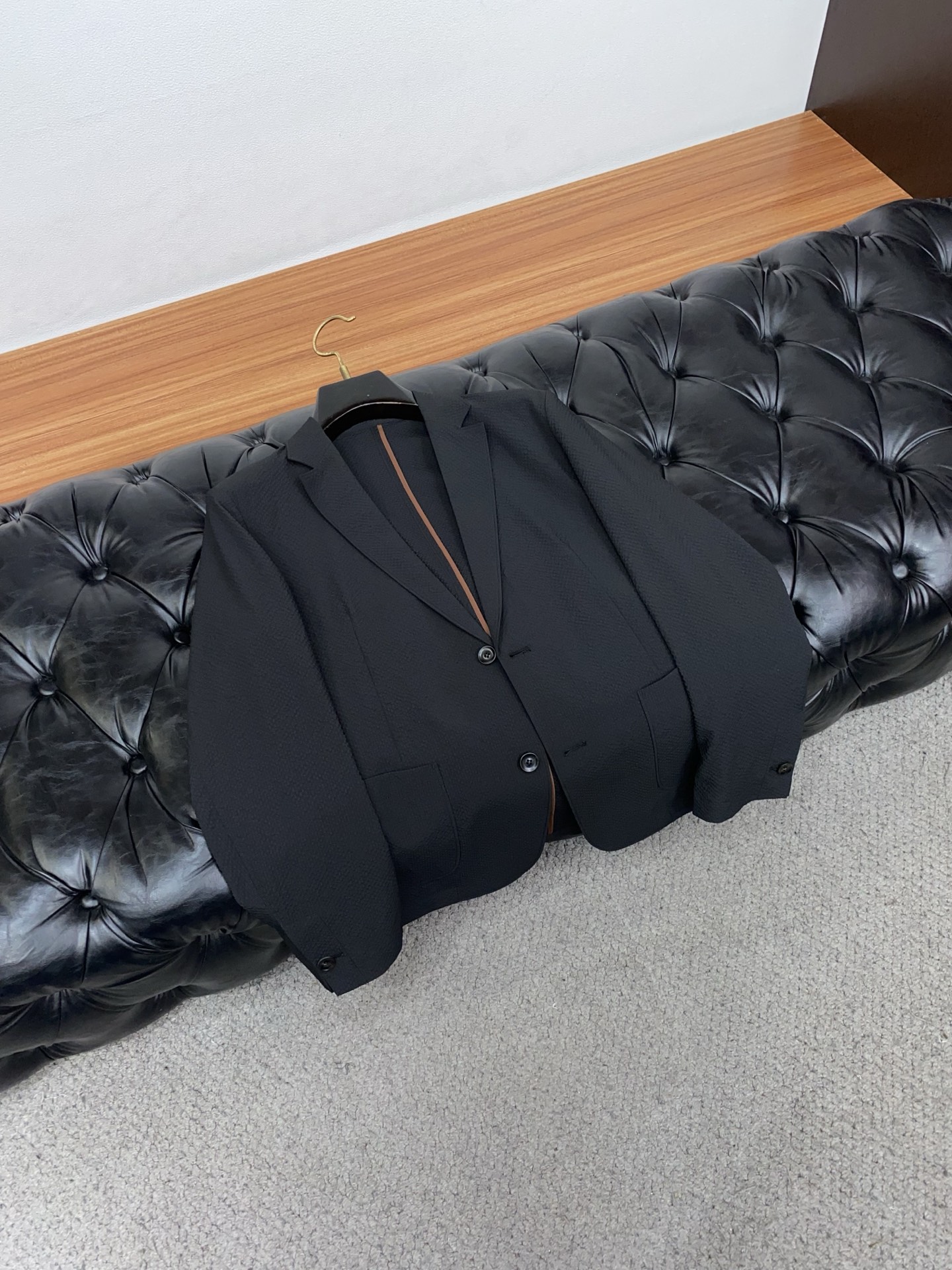 杰尼亚 2026新款男士休闲定制西装领夹克外套。穿上简约干练的休闲外套，瞬间重回时髦霸气，又是活力满满的