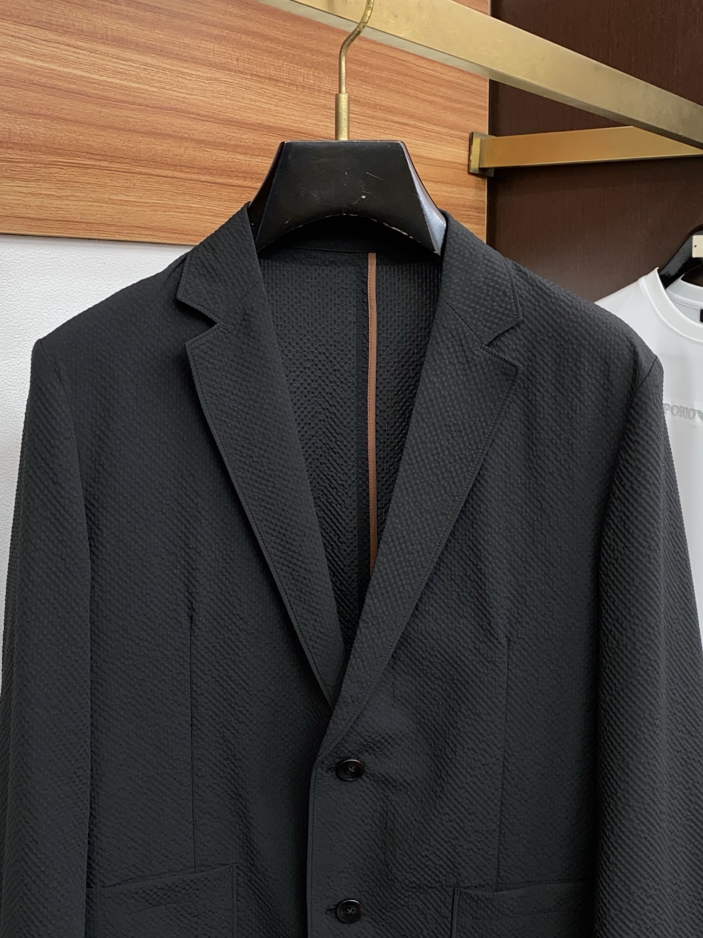 杰尼亚 2026新款男士休闲定制西装领夹克外套。穿上简约干练的休闲外套，瞬间重回时髦霸气，又是活力满满的