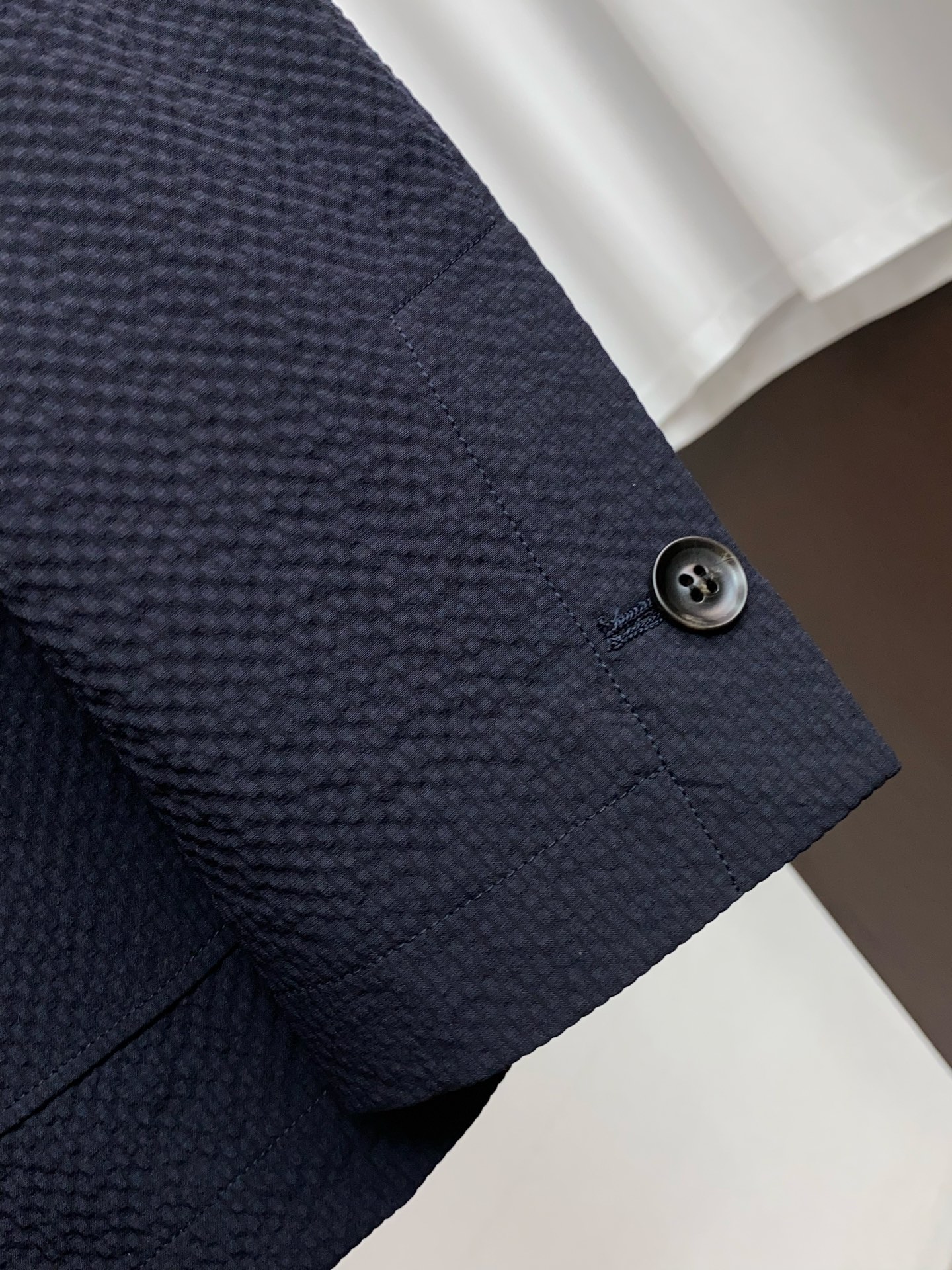 杰尼亚 2026新款男士休闲定制西装领夹克外套。穿上简约干练的休闲外套，瞬间重回时髦霸气，又是活力满满的