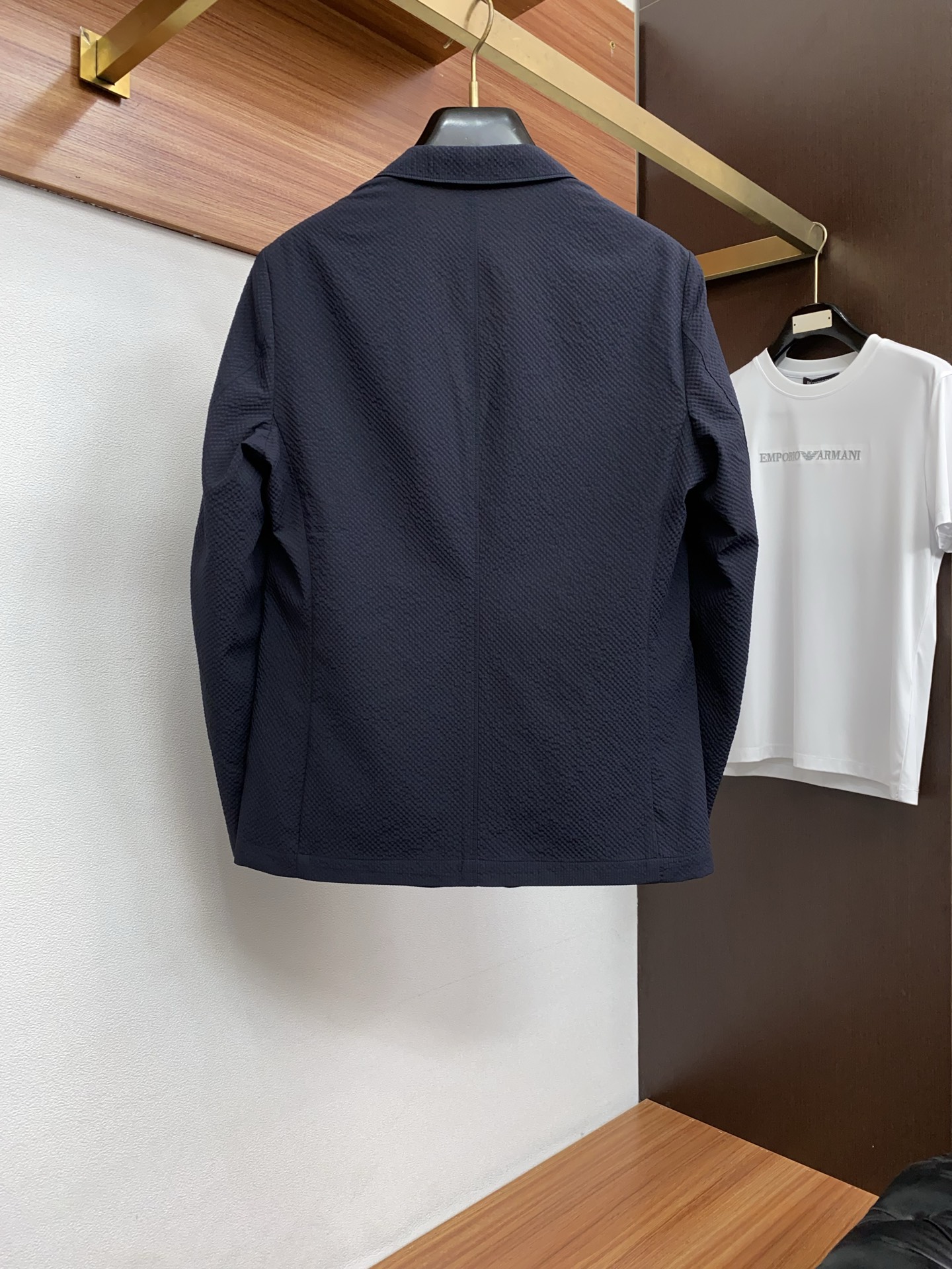 杰尼亚 2026新款男士休闲定制西装领夹克外套。穿上简约干练的休闲外套，瞬间重回时髦霸气，又是活力满满的