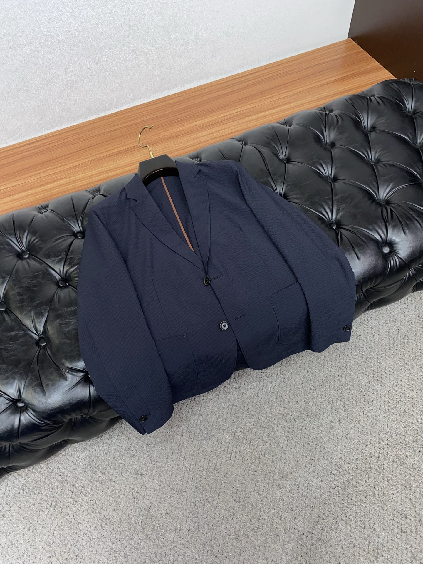 杰尼亚 2026新款男士休闲定制西装领夹克外套。穿上简约干练的休闲外套，瞬间重回时髦霸气，又是活力满满的