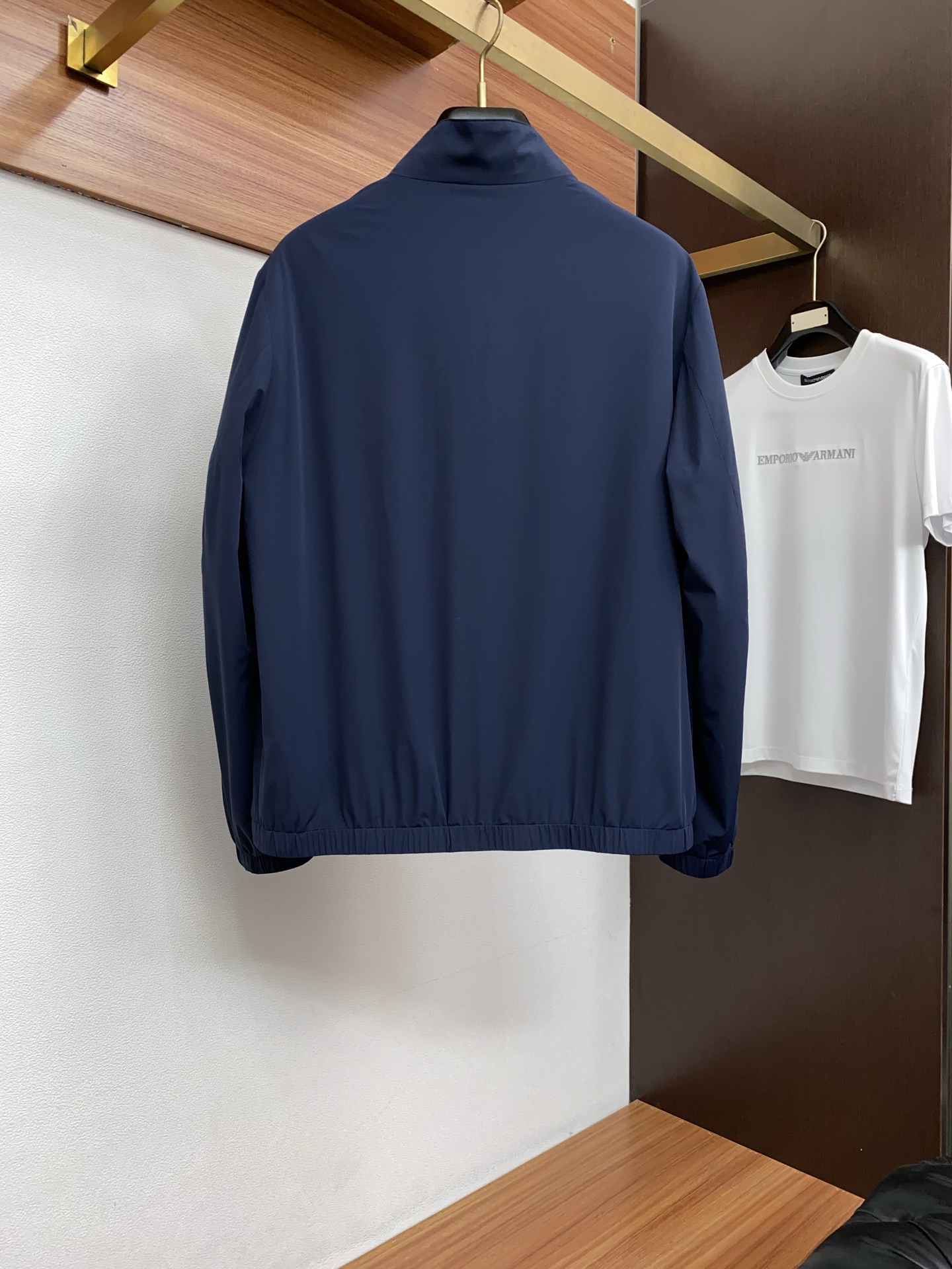 巴宝莉 2026新款男士休闲定制双面夹克外套。穿上简约干练的休闲外套，瞬间重回时髦霸气，又是活力满满的状