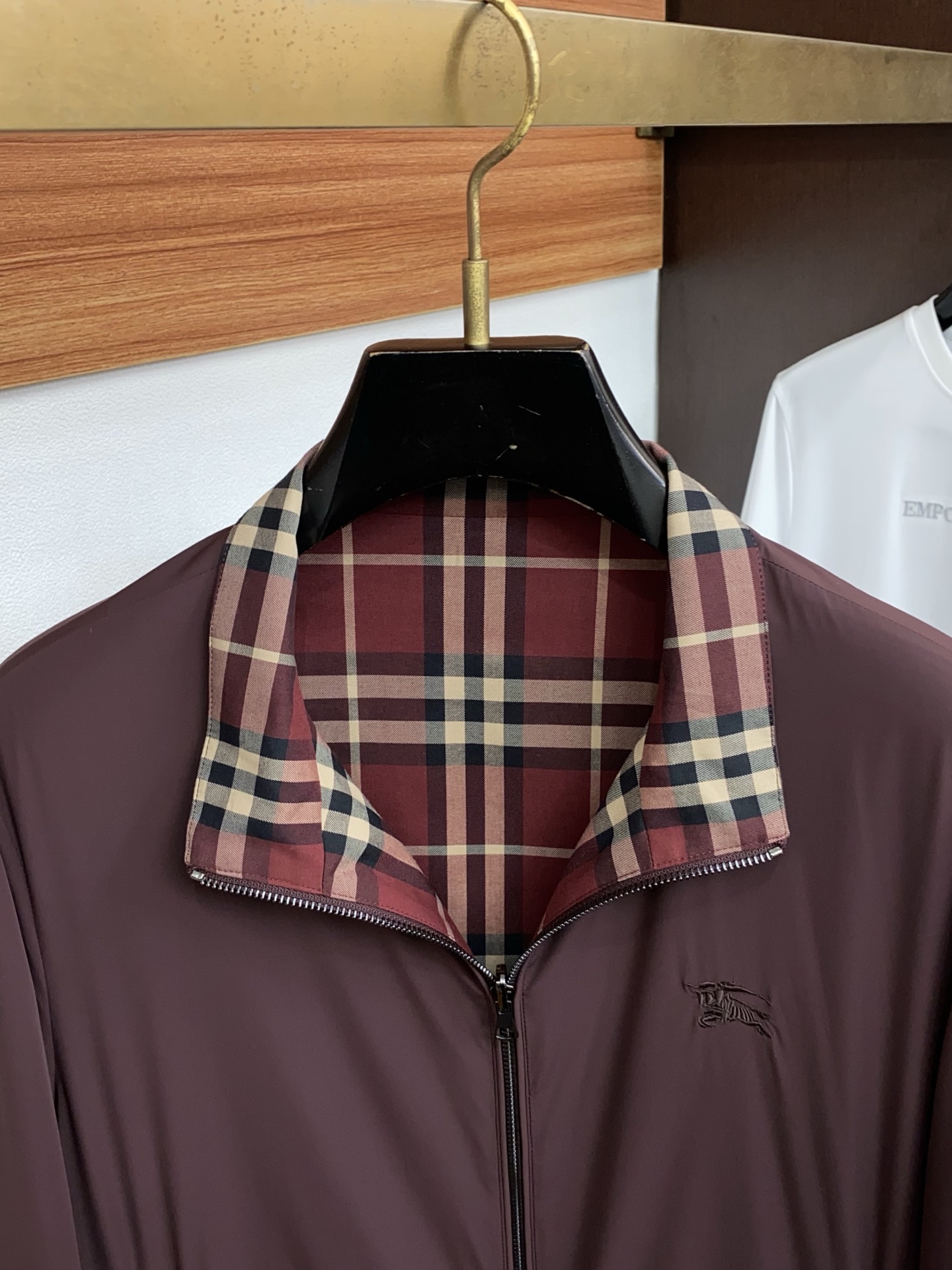 巴宝莉 2026新款男士休闲定制双面夹克外套。穿上简约干练的休闲外套，瞬间重回时髦霸气，又是活力满满的状