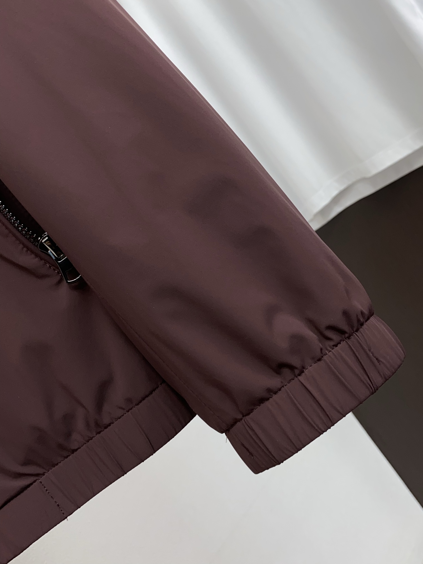 巴宝莉 2026新款男士休闲定制双面夹克外套。穿上简约干练的休闲外套，瞬间重回时髦霸气，又是活力满满的状