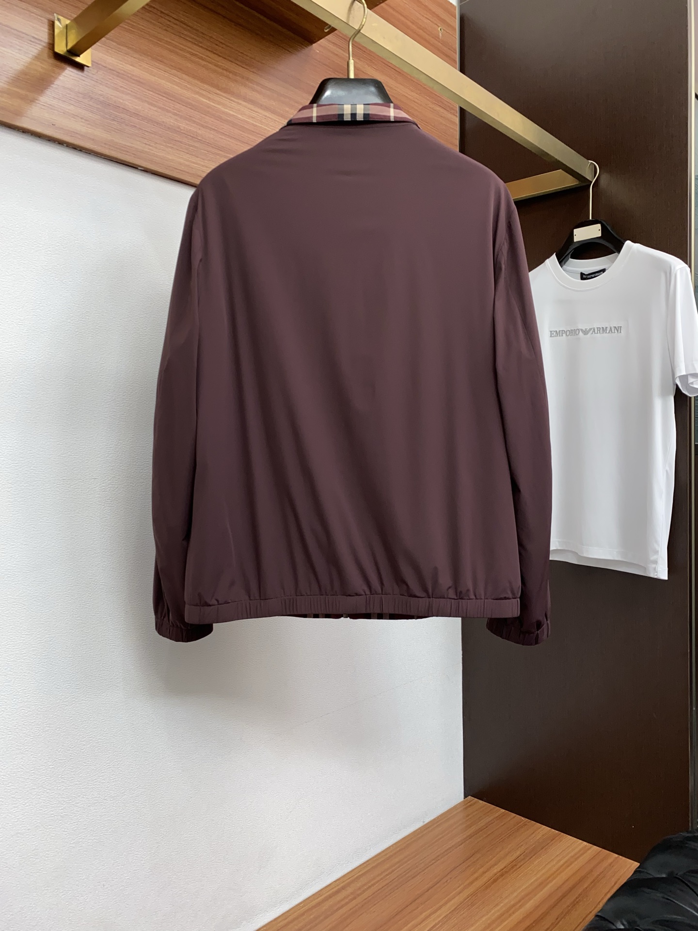 巴宝莉 2026新款男士休闲定制双面夹克外套。穿上简约干练的休闲外套，瞬间重回时髦霸气，又是活力满满的状