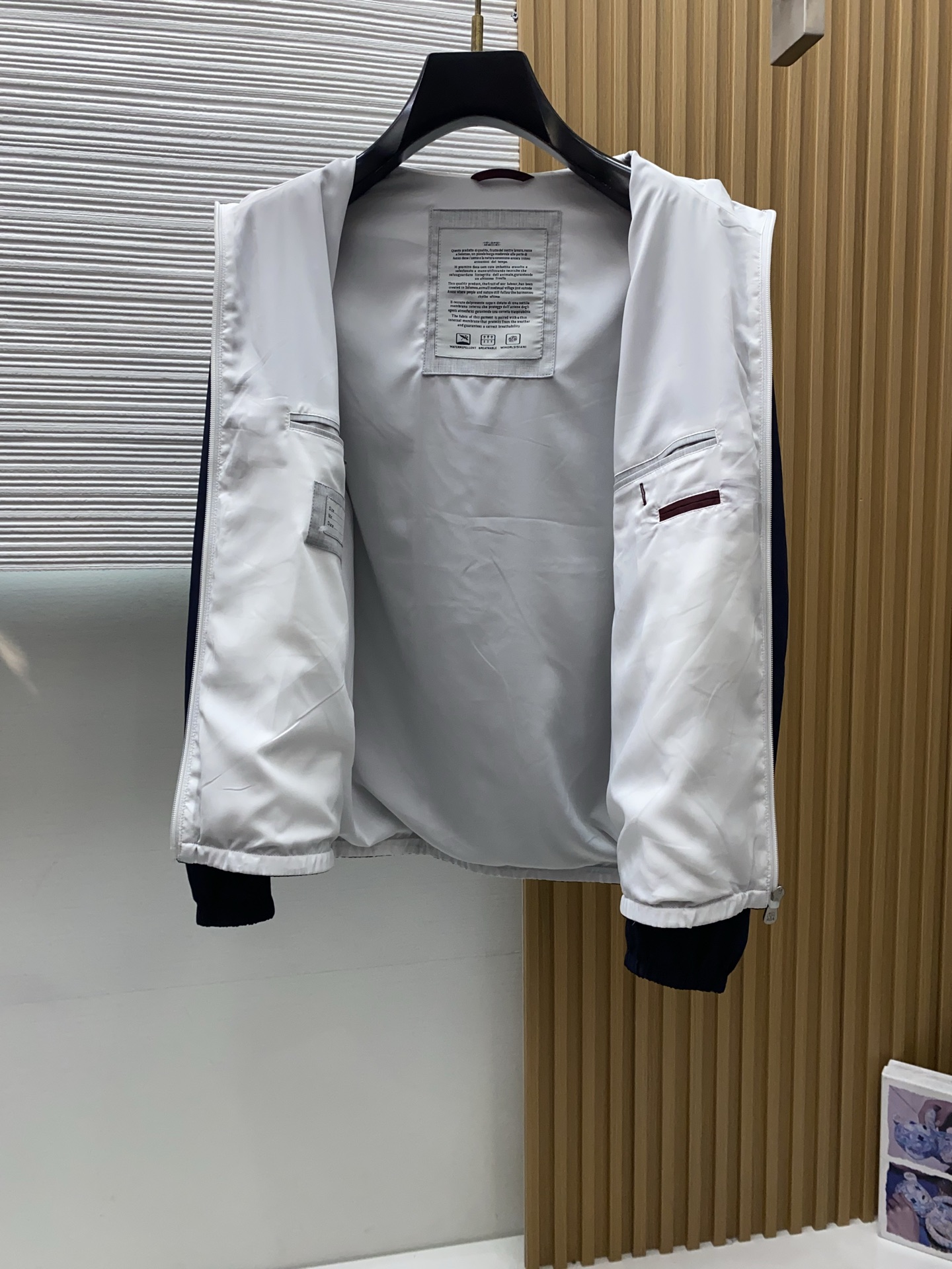 BC 2026新款男士休闲定制夹克外套。穿上简约干练的休闲外套，瞬间重回时髦霸气，又是活力满满的状态。史