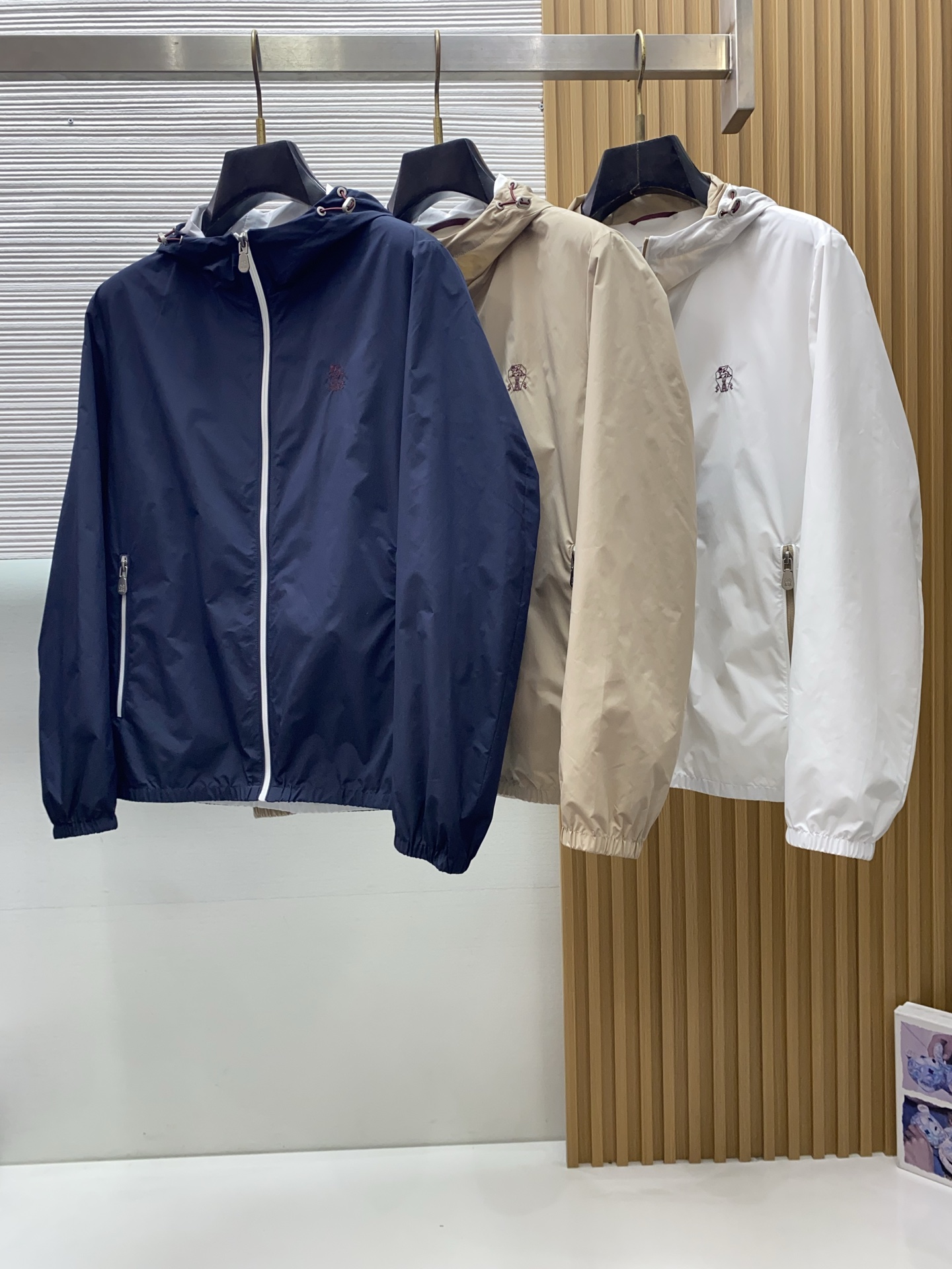 BC 2026新款男士休闲定制夹克外套。穿上简约干练的休闲外套，瞬间重回时髦霸气，又是活力满满的状态。史