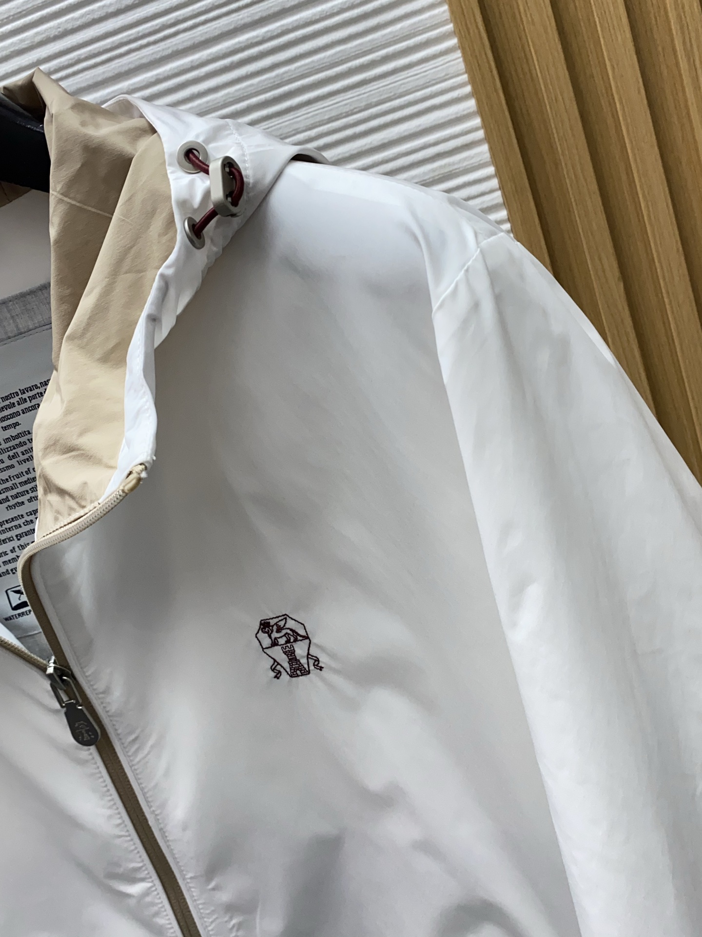 BC 2026新款男士休闲定制夹克外套。穿上简约干练的休闲外套，瞬间重回时髦霸气，又是活力满满的状态。史