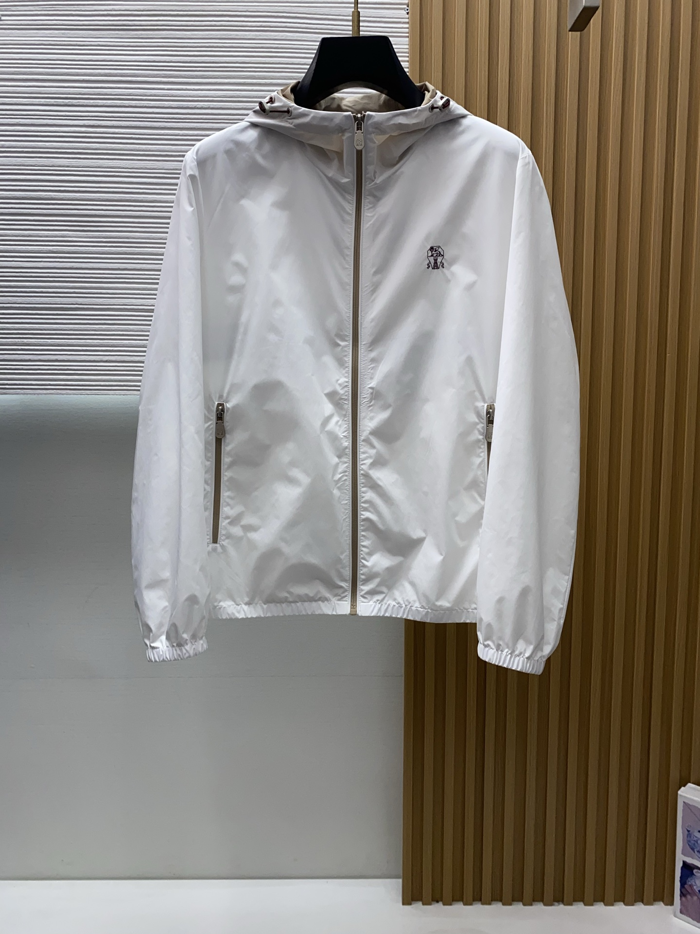 BC 2026新款男士休闲定制夹克外套。穿上简约干练的休闲外套，瞬间重回时髦霸气，又是活力满满的状态。史