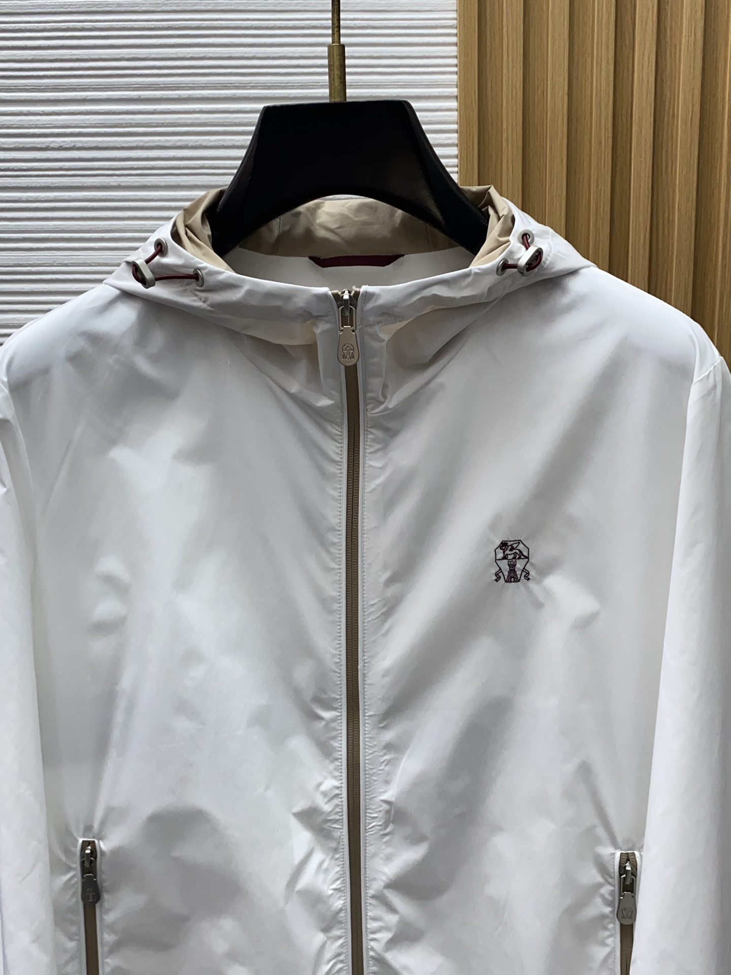 BC 2026新款男士休闲定制夹克外套。穿上简约干练的休闲外套，瞬间重回时髦霸气，又是活力满满的状态。史