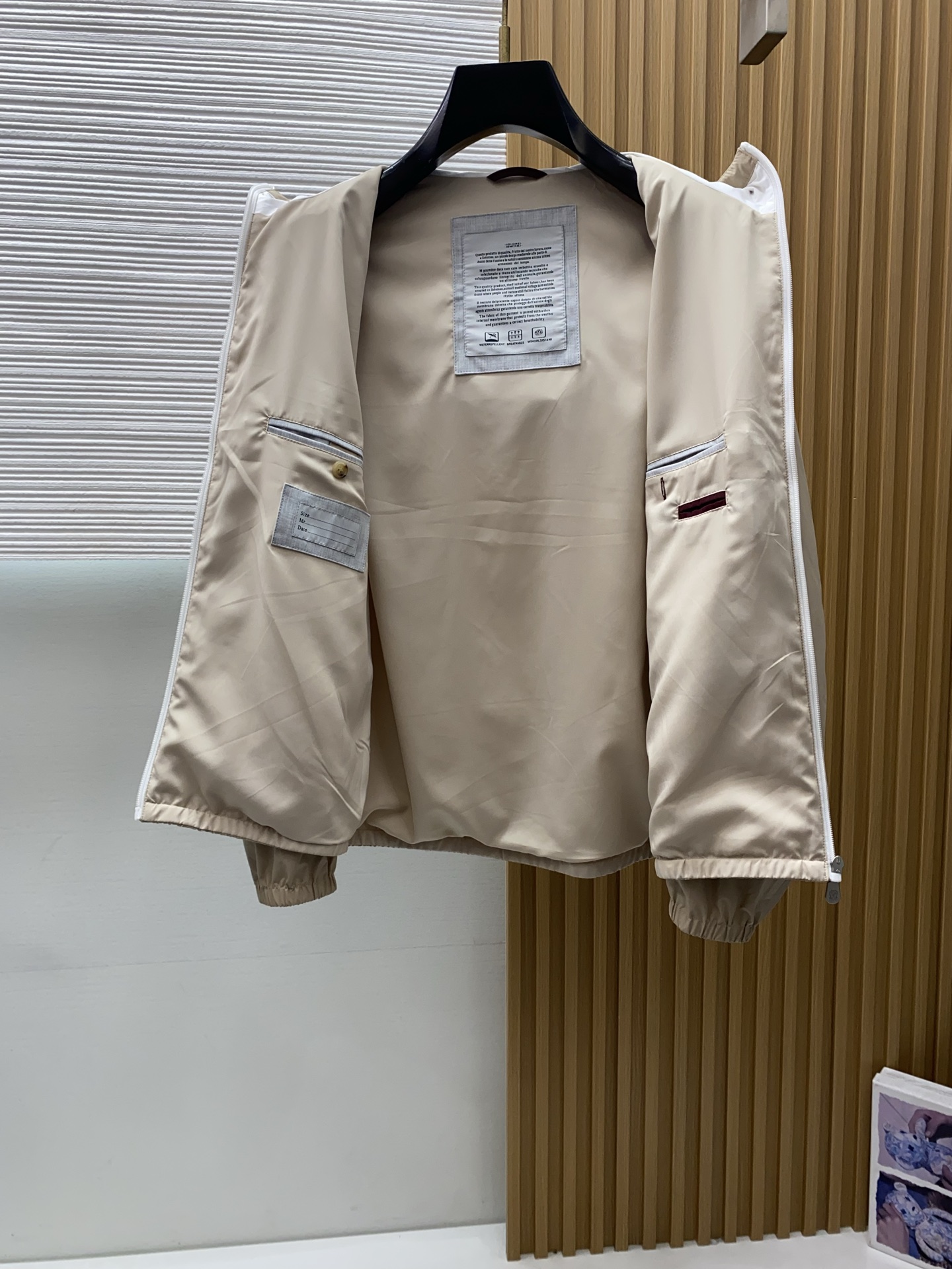 BC 2026新款男士休闲定制夹克外套。穿上简约干练的休闲外套，瞬间重回时髦霸气，又是活力满满的状态。史