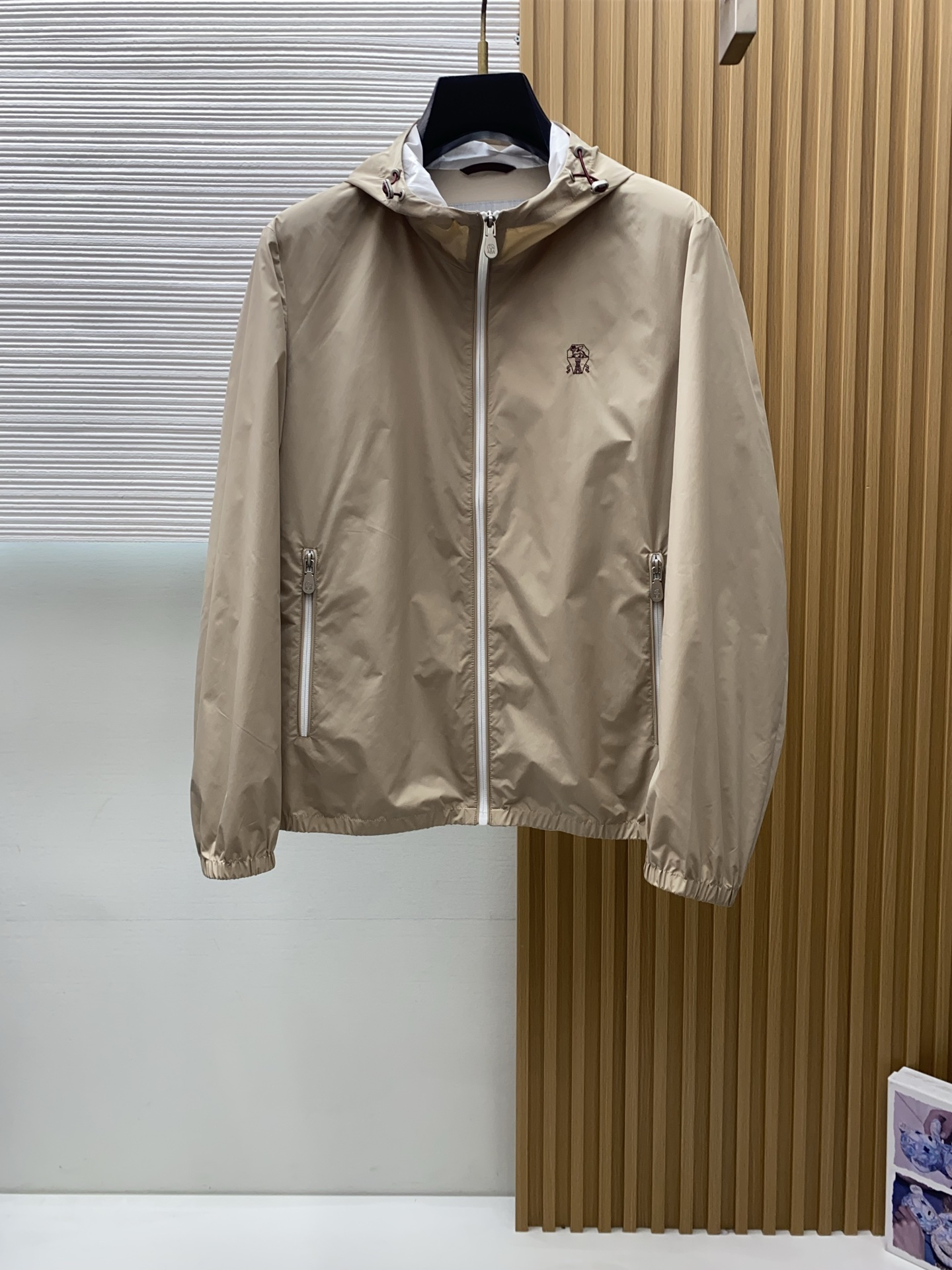 BC 2026新款男士休闲定制夹克外套。穿上简约干练的休闲外套，瞬间重回时髦霸气，又是活力满满的状态。史