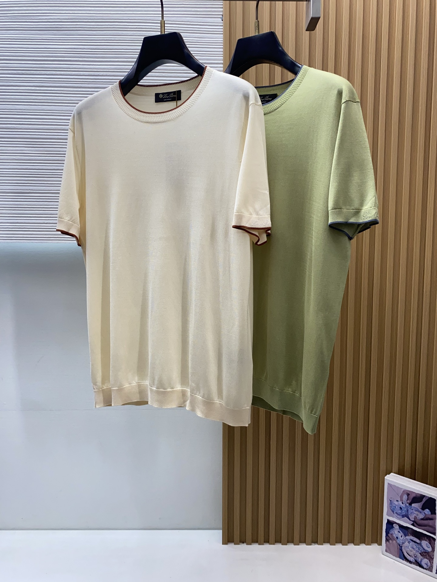 Loro piana 诺悠翩雅 针织圆领短袖，意大利工艺镌刻的优雅时尚，优质的材质是时尚的基石。这款Po