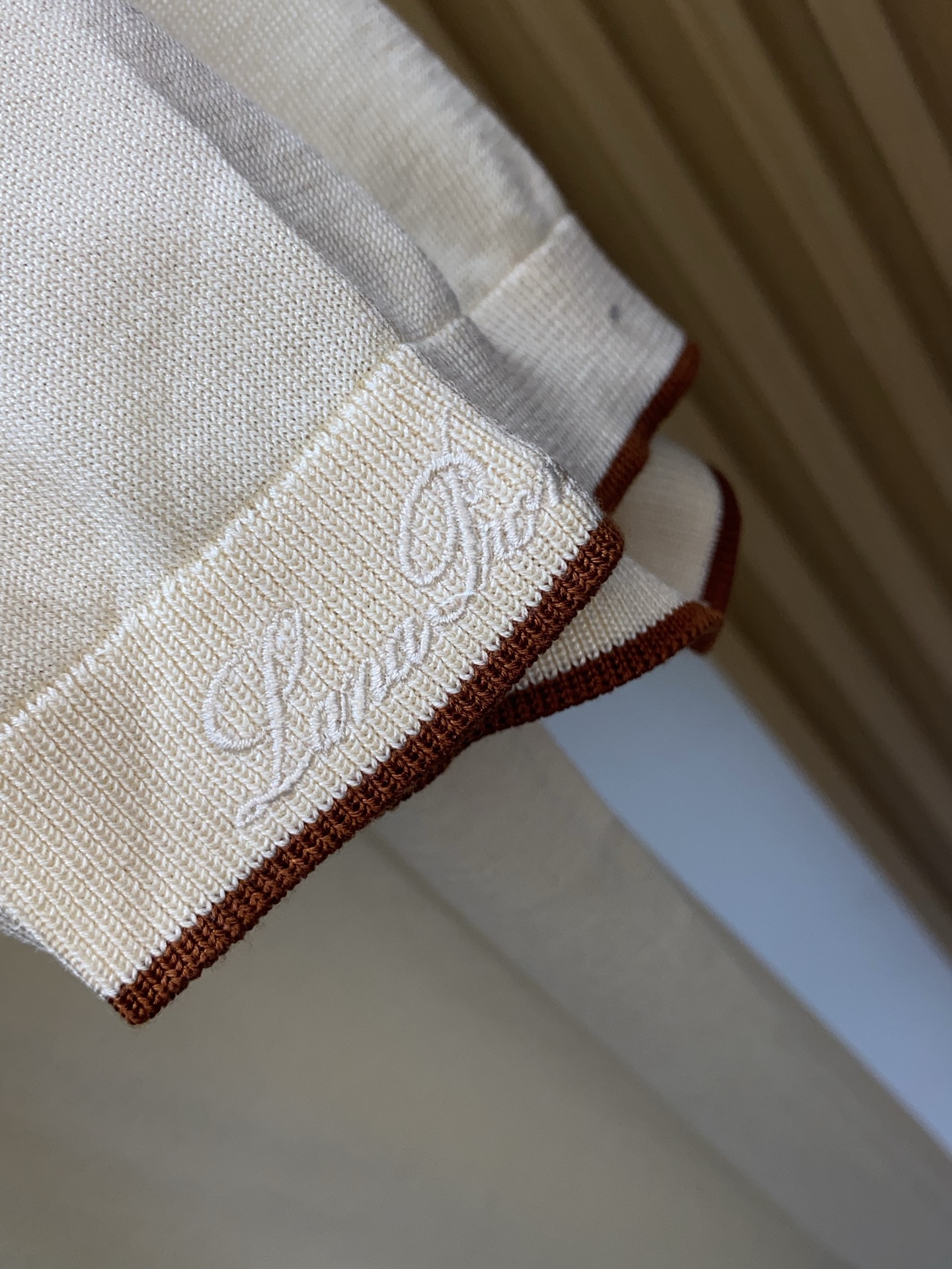 Loro piana 诺悠翩雅 针织圆领短袖，意大利工艺镌刻的优雅时尚，优质的材质是时尚的基石。这款Po