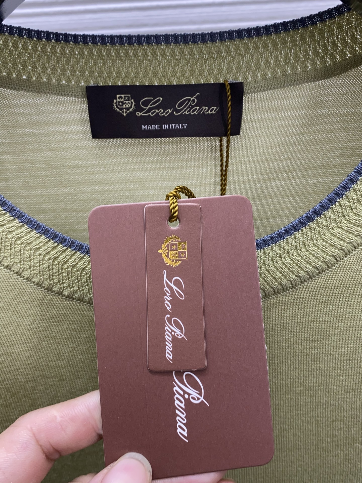 Loro piana 诺悠翩雅 针织圆领短袖，意大利工艺镌刻的优雅时尚，优质的材质是时尚的基石。这款Po
