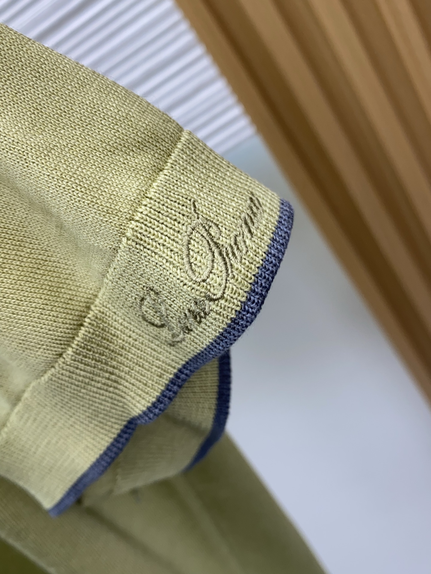 Loro piana 诺悠翩雅 针织圆领短袖，意大利工艺镌刻的优雅时尚，优质的材质是时尚的基石。这款Po