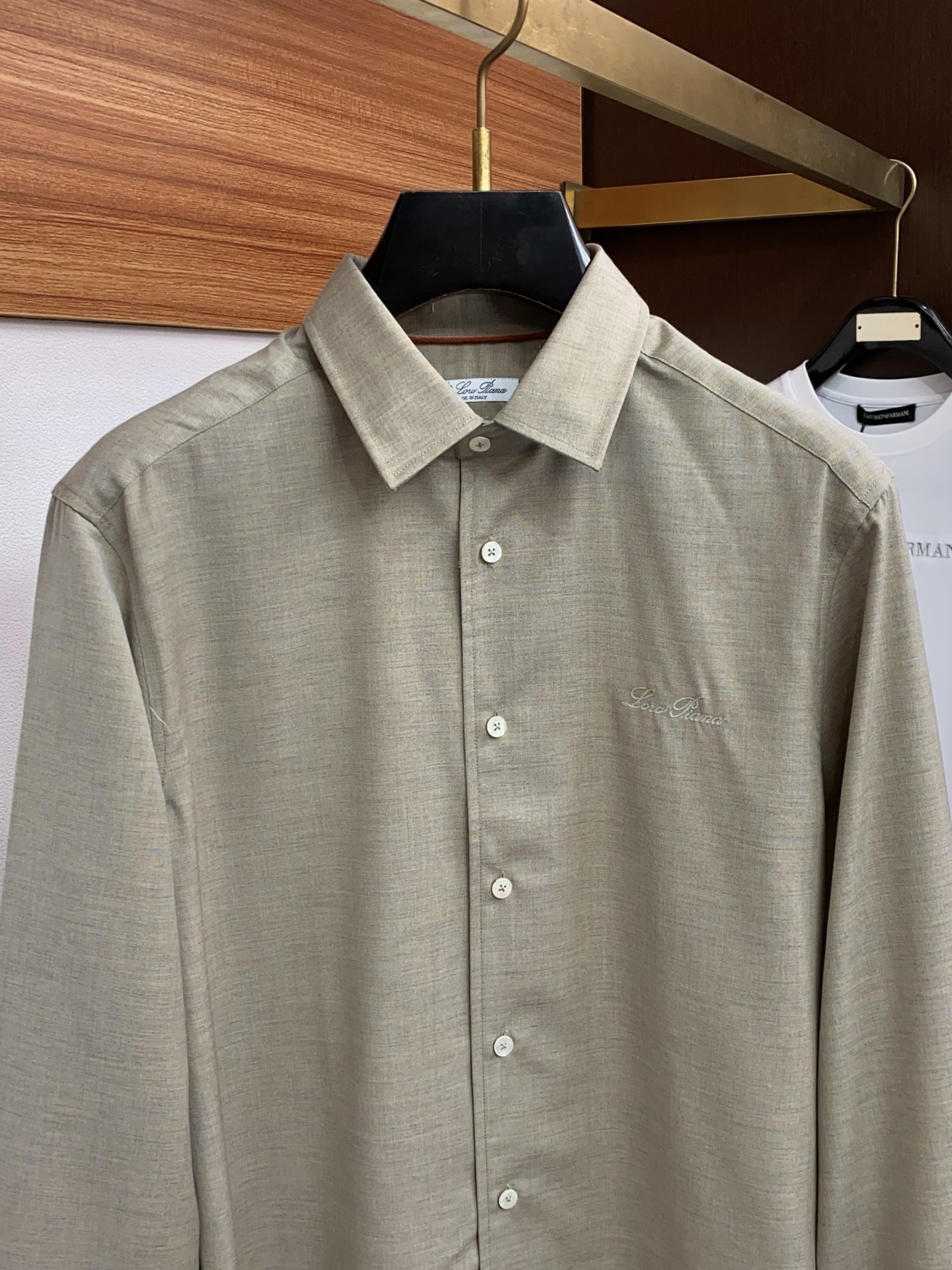 Loro Piana 诺悠翩雅 专柜最新款长袖衬衣，贸易公司渠道稀出，领先官网发售！经典休闲衬衫搭配独特