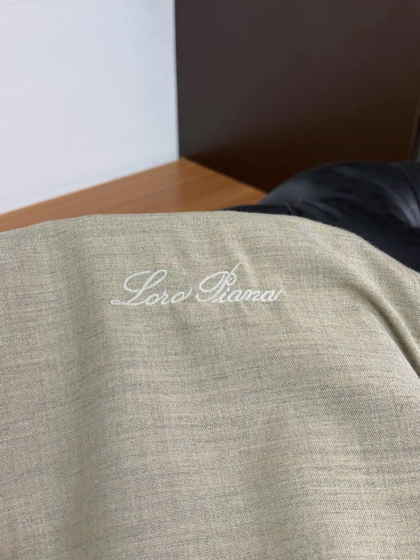 Loro Piana 诺悠翩雅 专柜最新款长袖衬衣，贸易公司渠道稀出，领先官网发售！经典休闲衬衫搭配独特