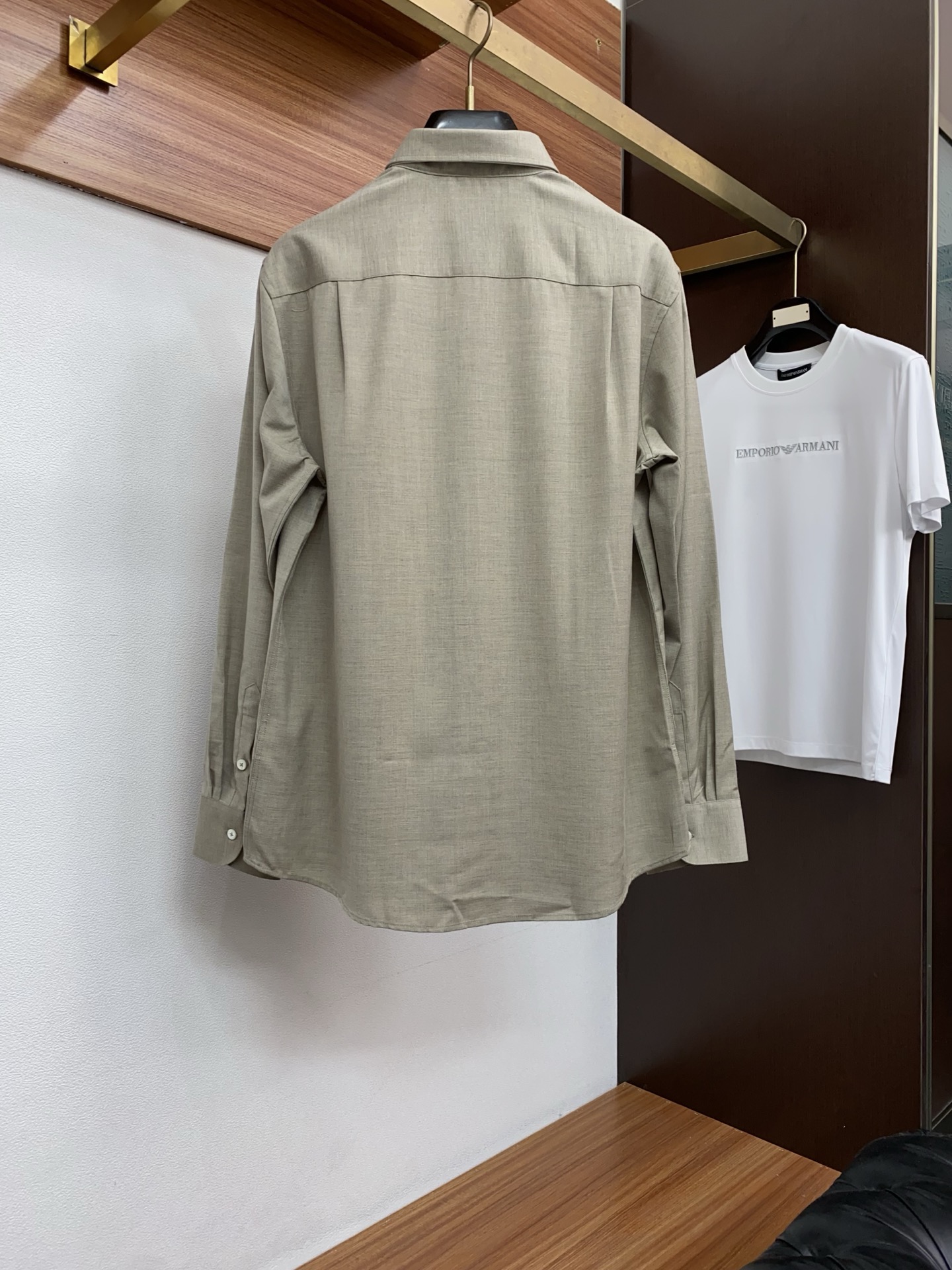 Loro Piana 诺悠翩雅 专柜最新款长袖衬衣，贸易公司渠道稀出，领先官网发售！经典休闲衬衫搭配独特