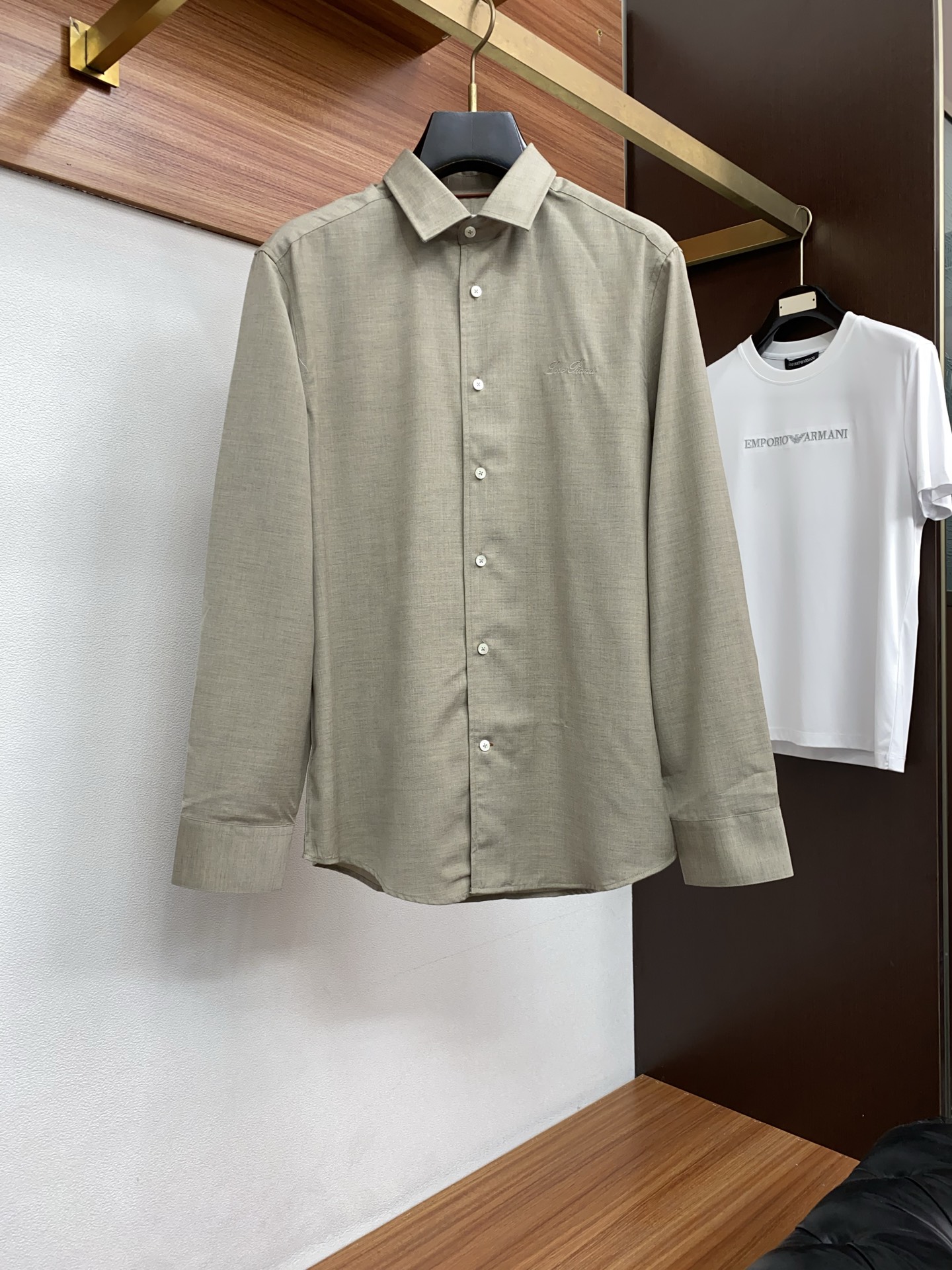 Loro Piana 诺悠翩雅 专柜最新款长袖衬衣，贸易公司渠道稀出，领先官网发售！经典休闲衬衫搭配独特