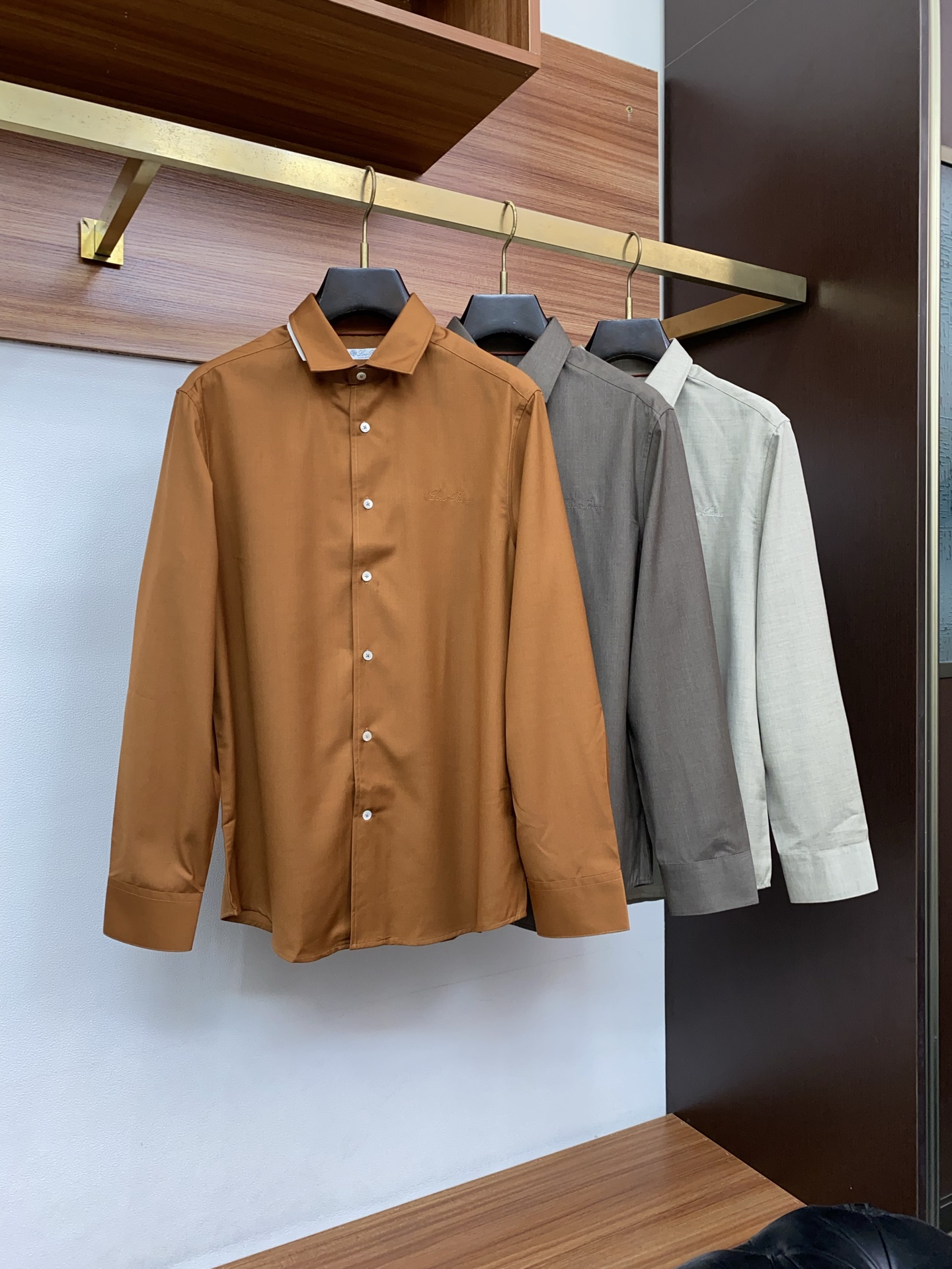 Loro Piana 诺悠翩雅 专柜最新款长袖衬衣，贸易公司渠道稀出，领先官网发售！经典休闲衬衫搭配独特