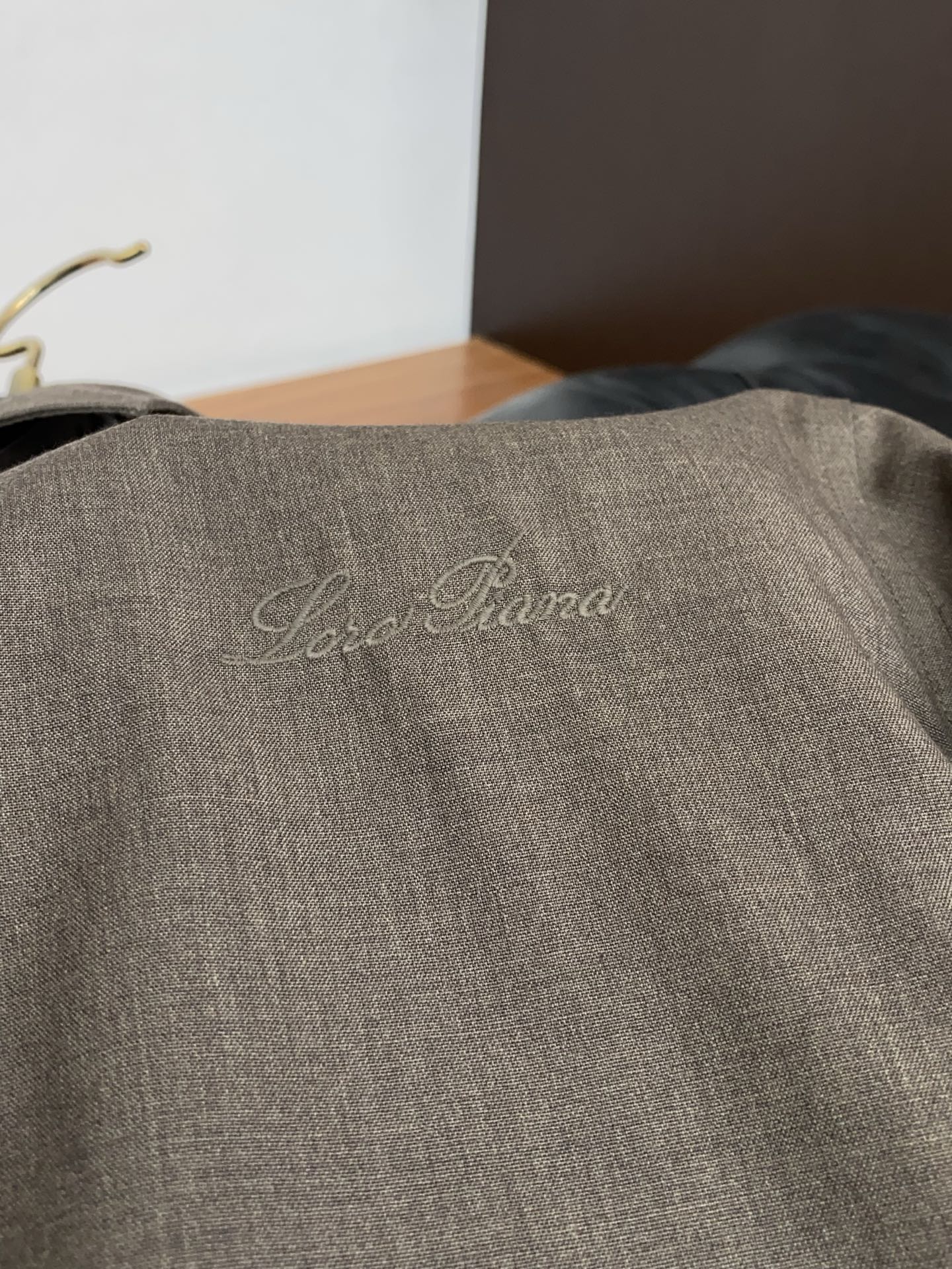 Loro Piana 诺悠翩雅 专柜最新款长袖衬衣，贸易公司渠道稀出，领先官网发售！经典休闲衬衫搭配独特