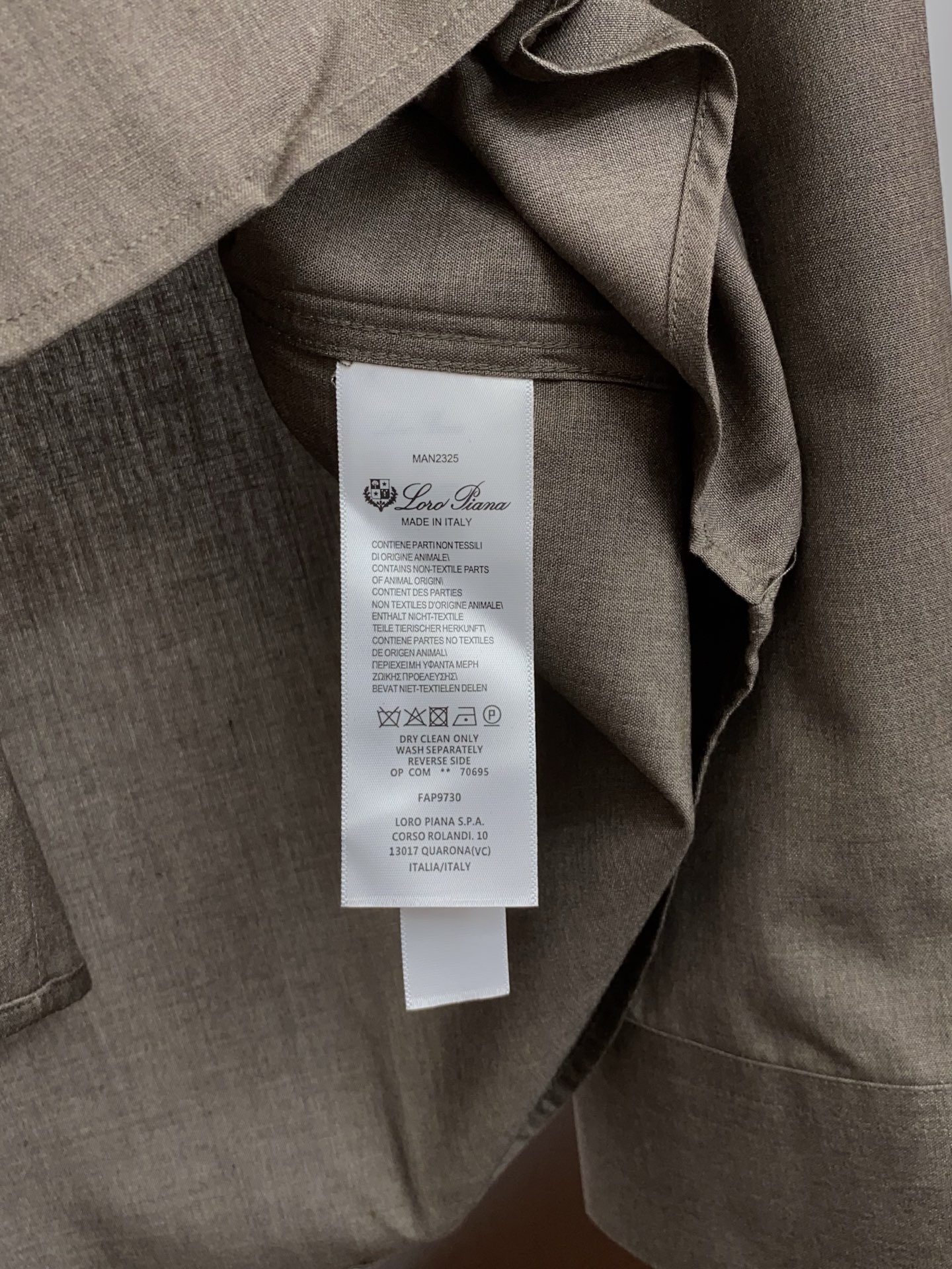 Loro Piana 诺悠翩雅 专柜最新款长袖衬衣，贸易公司渠道稀出，领先官网发售！经典休闲衬衫搭配独特