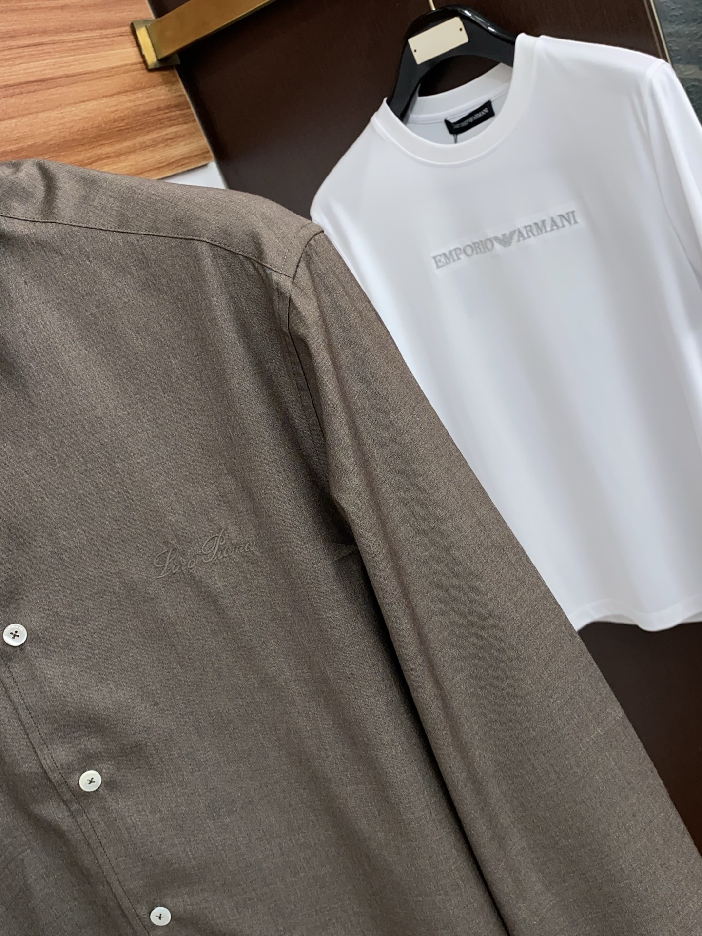 Loro Piana 诺悠翩雅 专柜最新款长袖衬衣，贸易公司渠道稀出，领先官网发售！经典休闲衬衫搭配独特