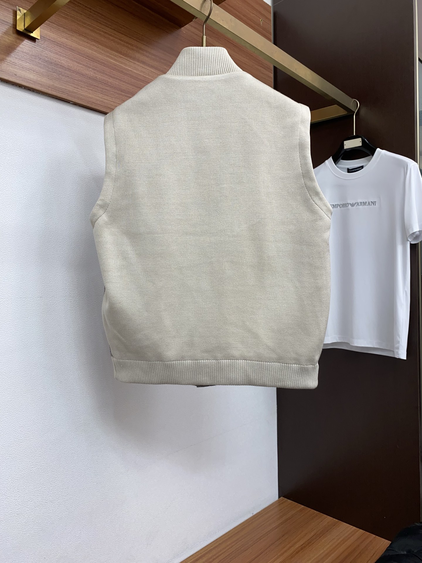 Loro Piana 诺悠翩雅 2026新款男士休闲定制立领马甲外套。穿上简约干练的休闲 又是活力满满的