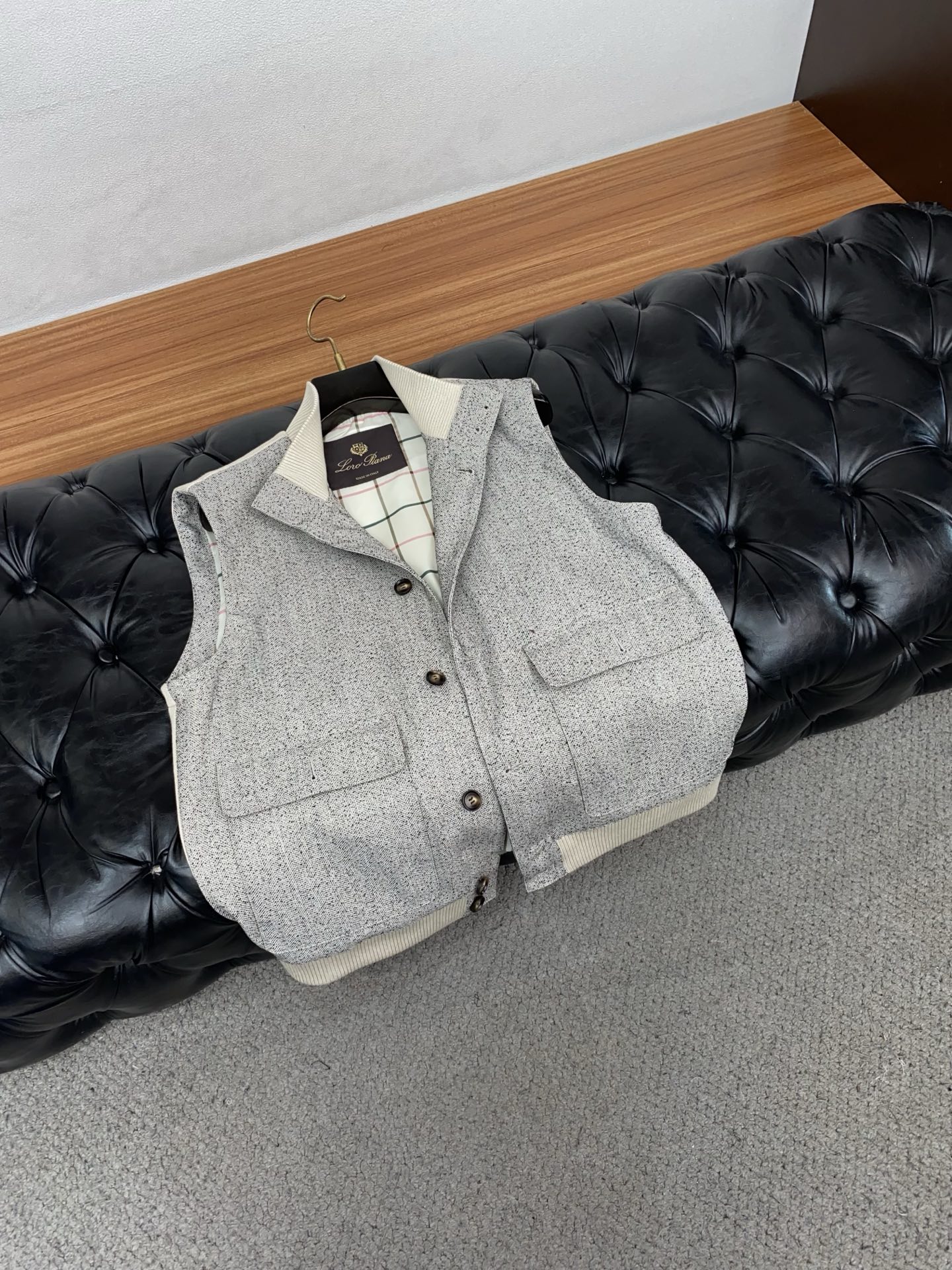 Loro Piana 诺悠翩雅 2026新款男士休闲定制立领马甲外套。穿上简约干练的休闲 又是活力满满的