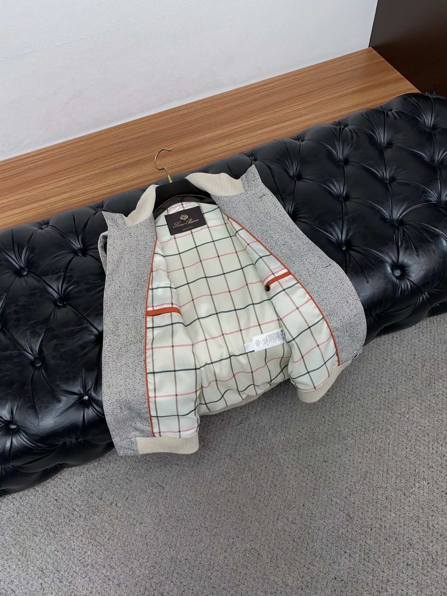 Loro Piana 诺悠翩雅 2026新款男士休闲定制立领马甲外套。穿上简约干练的休闲 又是活力满满的