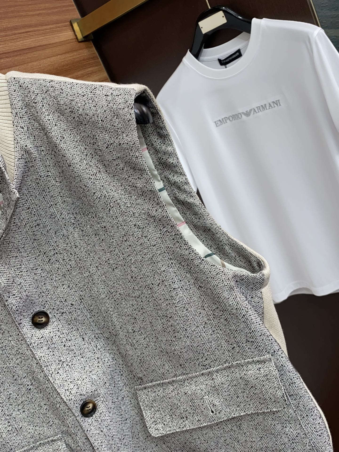 Loro Piana 诺悠翩雅 2026新款男士休闲定制立领马甲外套。穿上简约干练的休闲 又是活力满满的