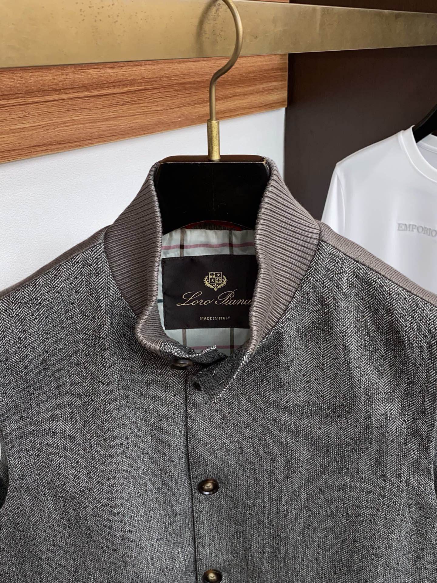 Loro Piana 诺悠翩雅 2026新款男士休闲定制立领马甲外套。穿上简约干练的休闲 又是活力满满的