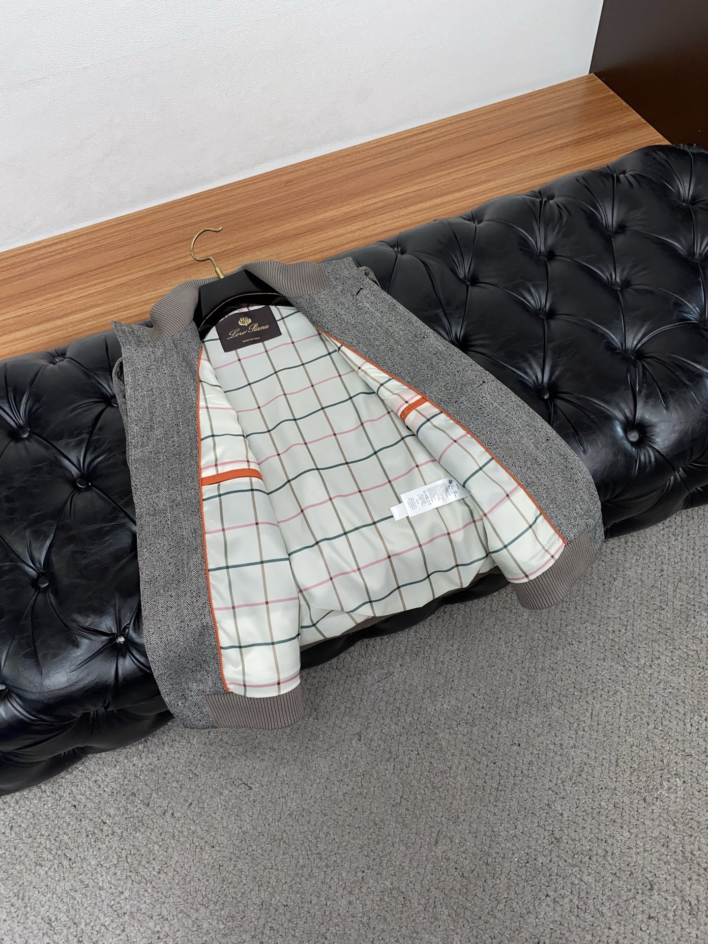 Loro Piana 诺悠翩雅 2026新款男士休闲定制立领马甲外套。穿上简约干练的休闲 又是活力满满的