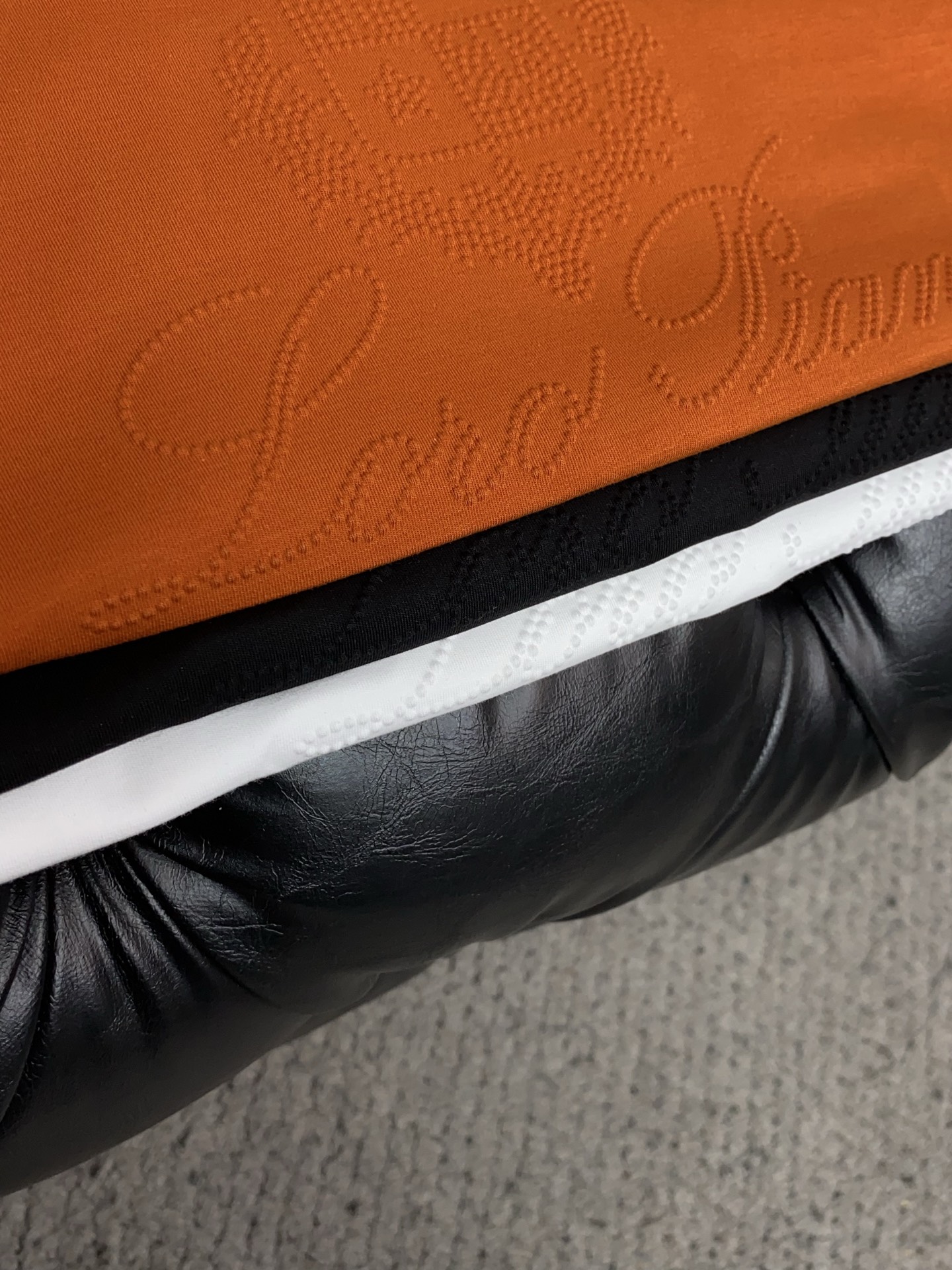 Loro piana 诺悠翩雅 26春夏秀款顶级定制100棉夏装T恤新品柔透、舒适、透气性佳、轻盈有垂感