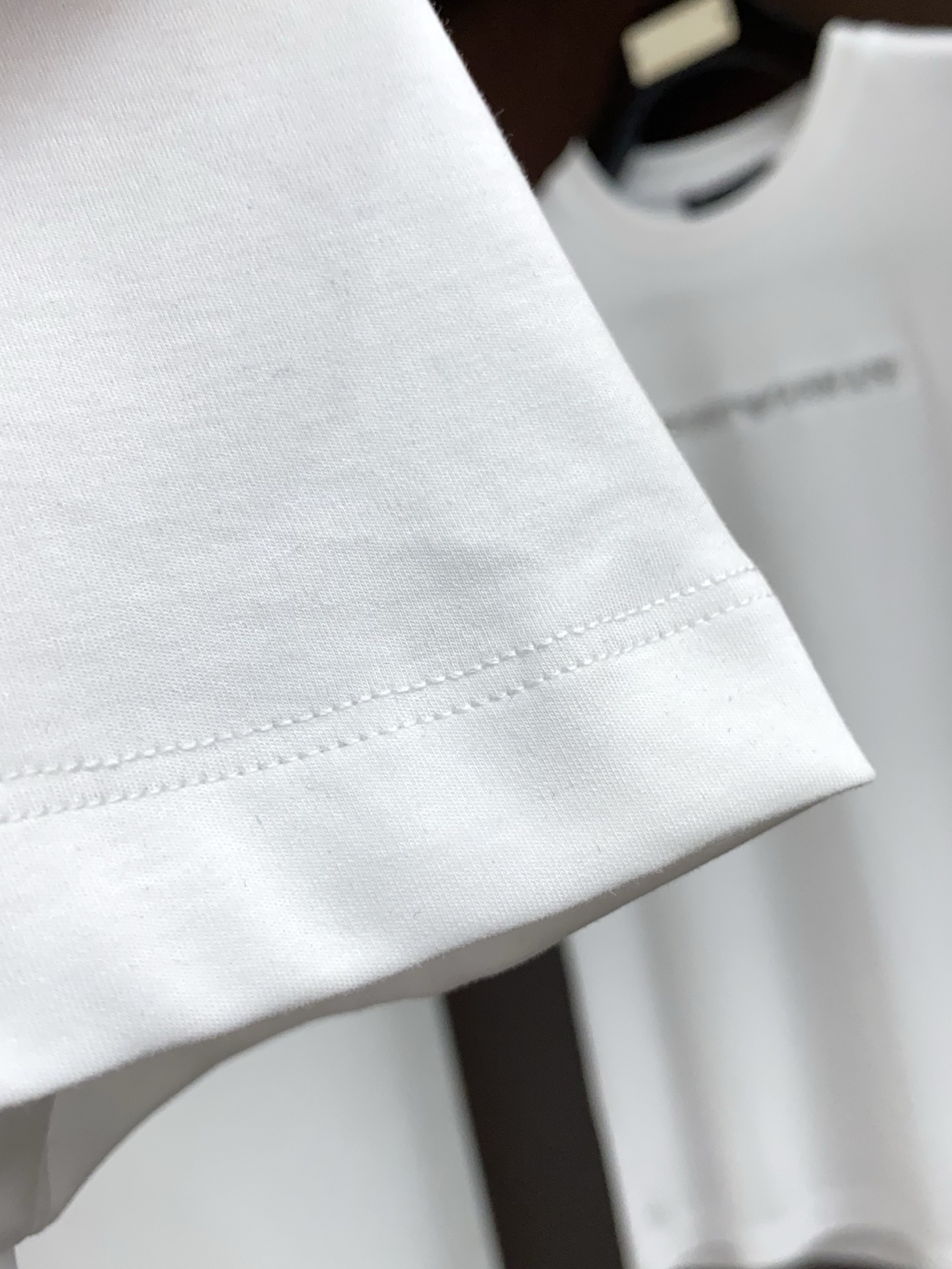 Loro piana 诺悠翩雅 26春夏秀款顶级定制100棉夏装T恤新品柔透、舒适、透气性佳、轻盈有垂感