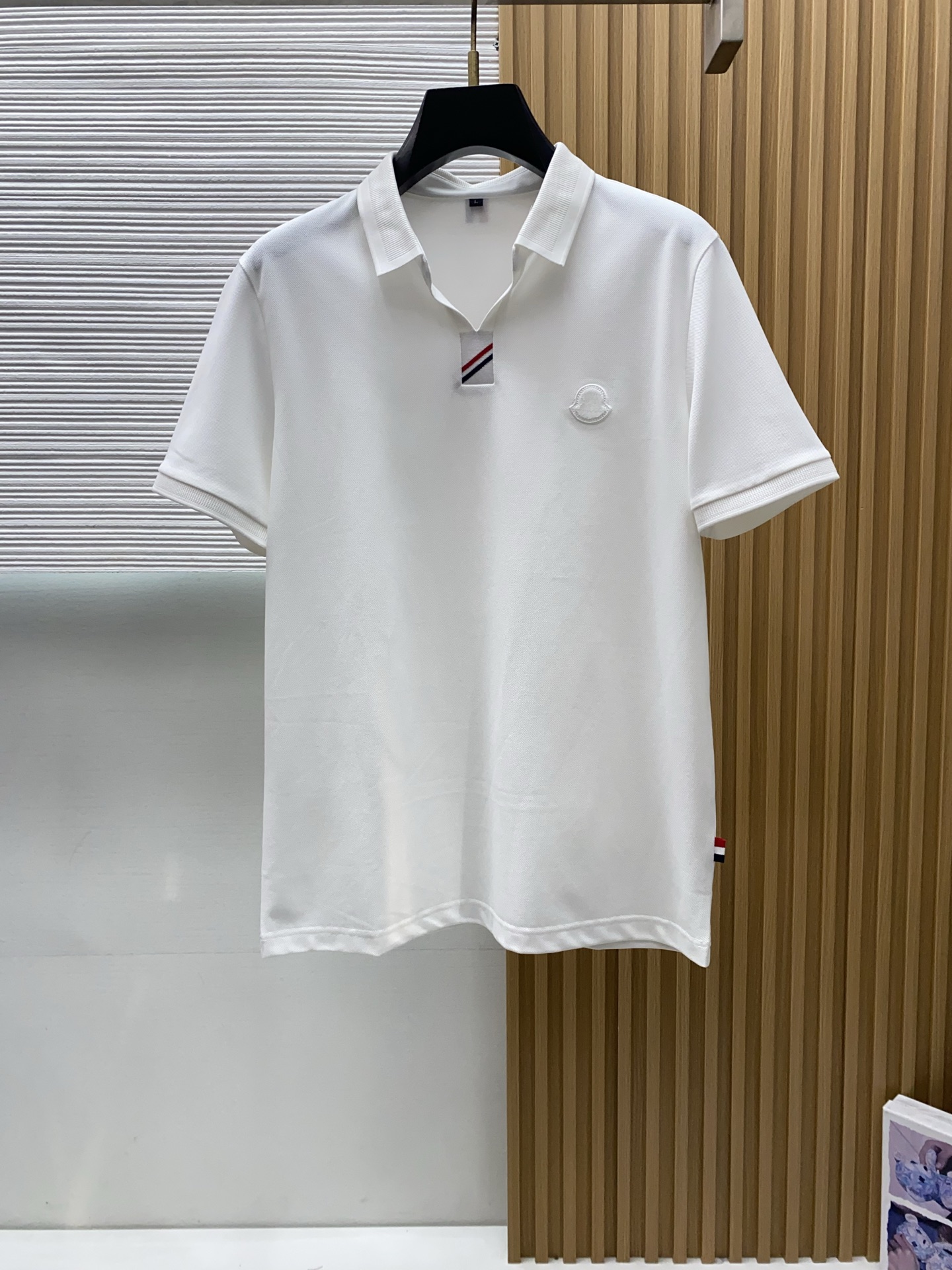 蒙口 2026s经典时尚翻领 Polo衫短袖 ，贸易公司渠道订单，简约大气，时尚百搭，品相更是无法挑剔！