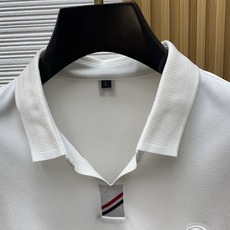 蒙口 2026s经典时尚翻领 Polo衫短袖 ,贸易公司渠道订单,简约大气,时尚百搭,品相更是无法挑剔! 蒙口 2026s经典时尚翻领 Polo衫短袖 ,贸易公司渠道订单,简约大气,时尚百搭,品相更是无法挑剔!