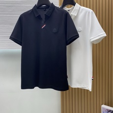 蒙口 2026s经典时尚翻领 Polo衫短袖 ,贸易公司渠道订单,简约大气,时尚百搭,品相更是无法挑剔! 蒙口 2026s经典时尚翻领 Polo衫短袖 ,贸易公司渠道订单,简约大气,时尚百搭,品相更是无法挑剔!
