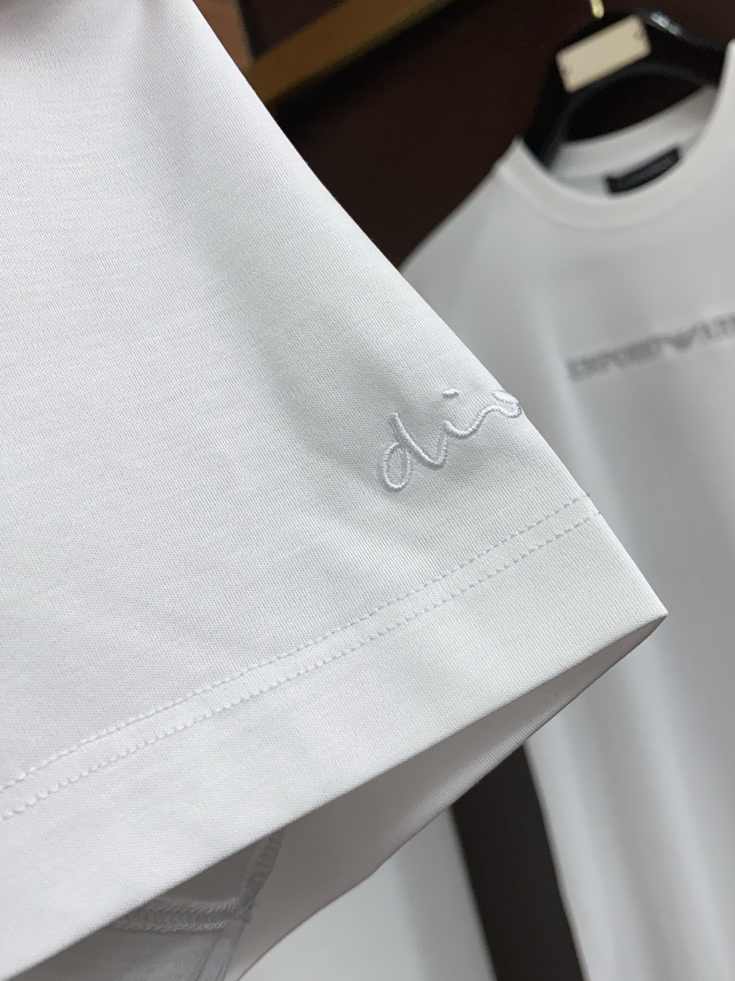 高级定制 2026新款短袖 百搭款式 任何人都可以轻松驾驭 面料全订制工艺 高定一等品丝光棉面料 面料手