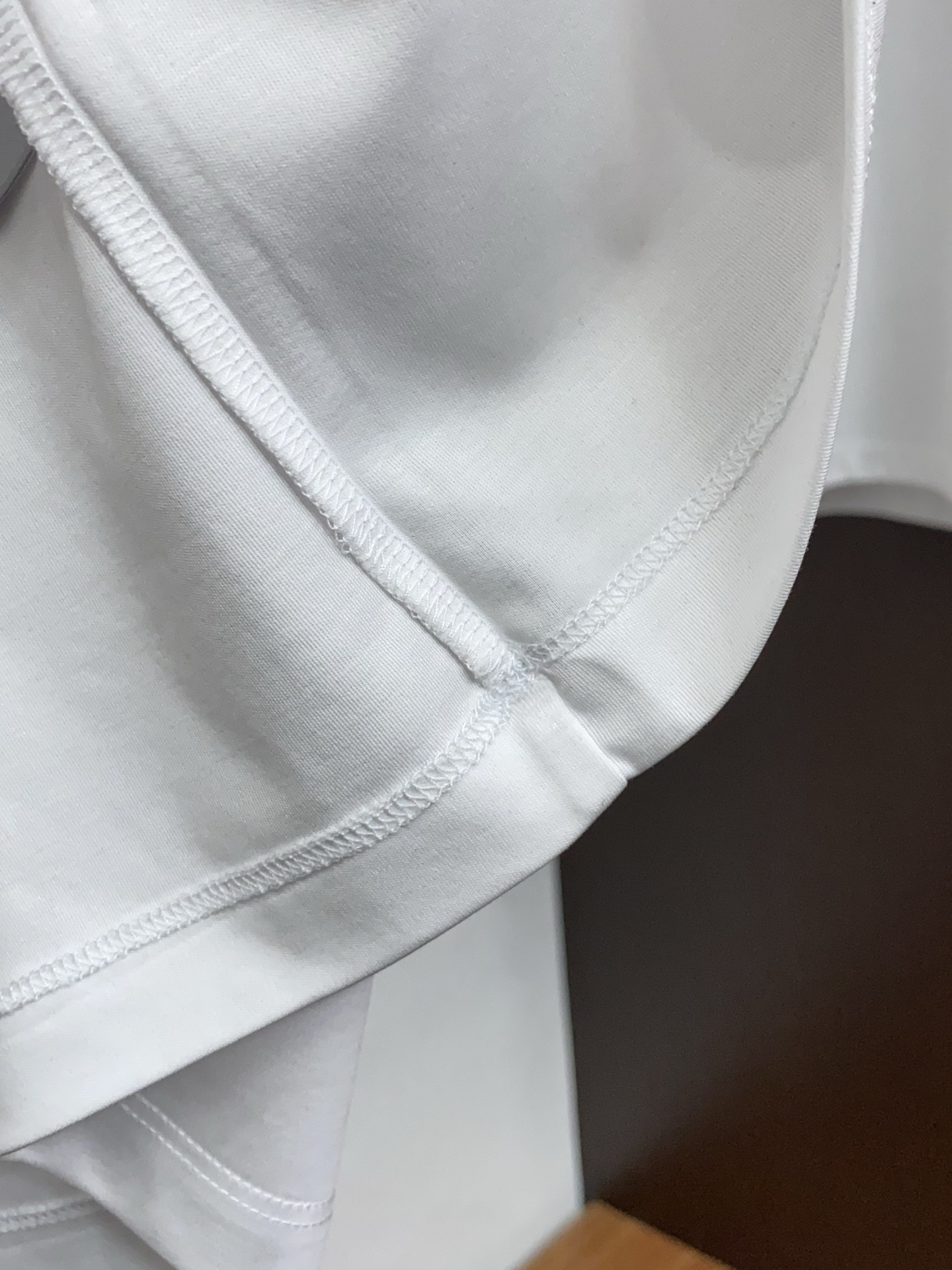 高级定制 2026新款短袖 百搭款式 任何人都可以轻松驾驭 面料全订制工艺 高定一等品丝光棉面料 面料手