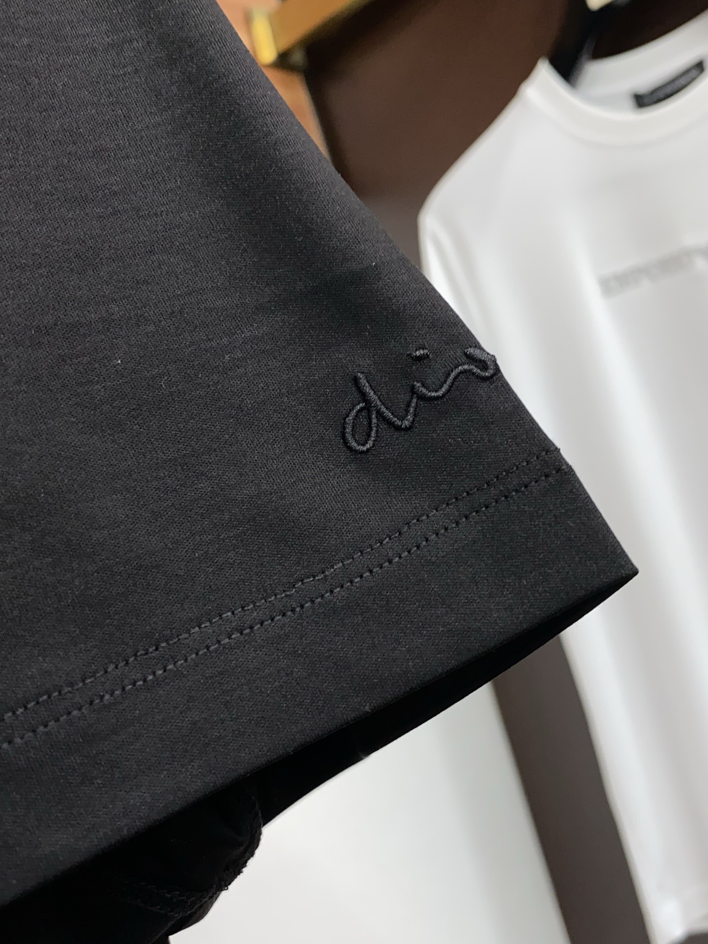 高级定制 2026新款短袖 百搭款式 任何人都可以轻松驾驭 面料全订制工艺 高定一等品丝光棉面料 面料手