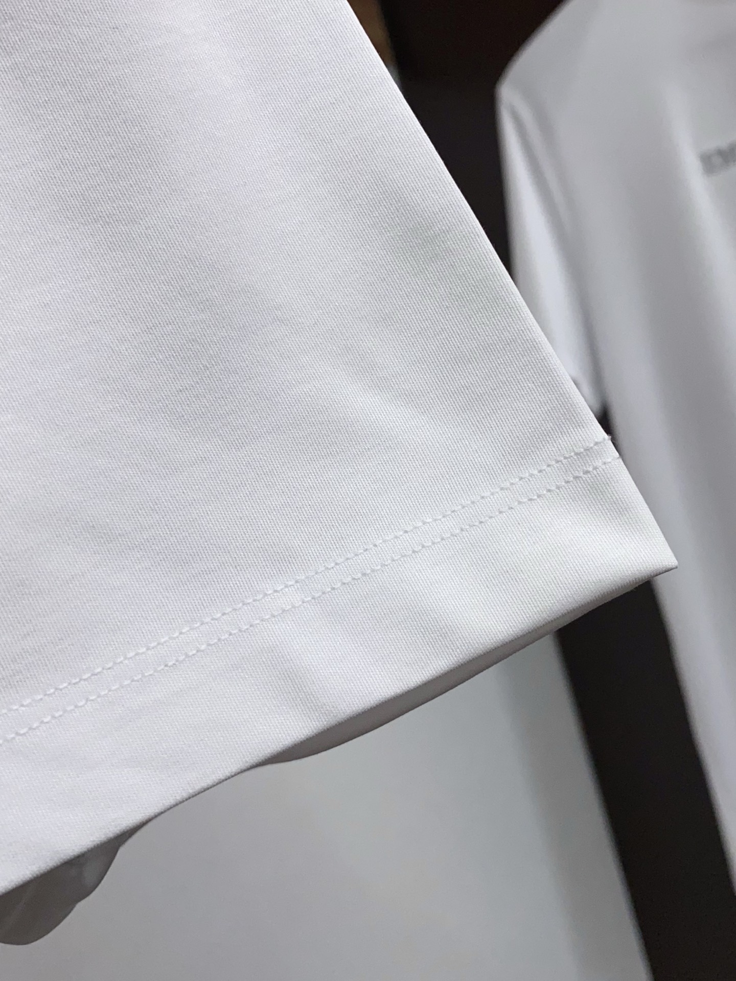 普拉达 高级定制 2026新款短袖 百搭款式 任何人都可以轻松驾驭 面料全订制工艺 高定一等品丝光棉面料