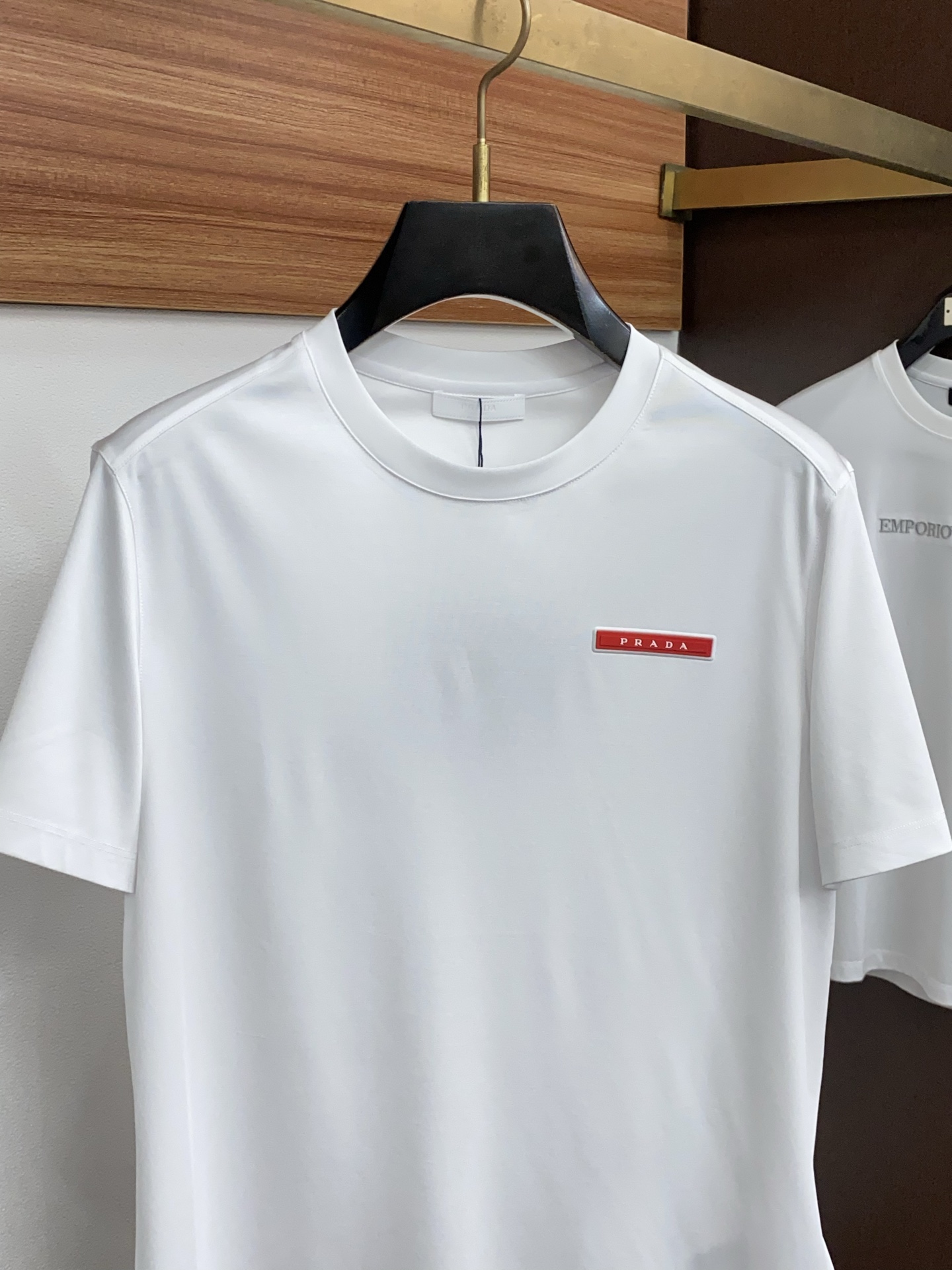 普拉达 高级定制 2026新款短袖 百搭款式 任何人都可以轻松驾驭 面料全订制工艺 高定一等品丝光棉面料