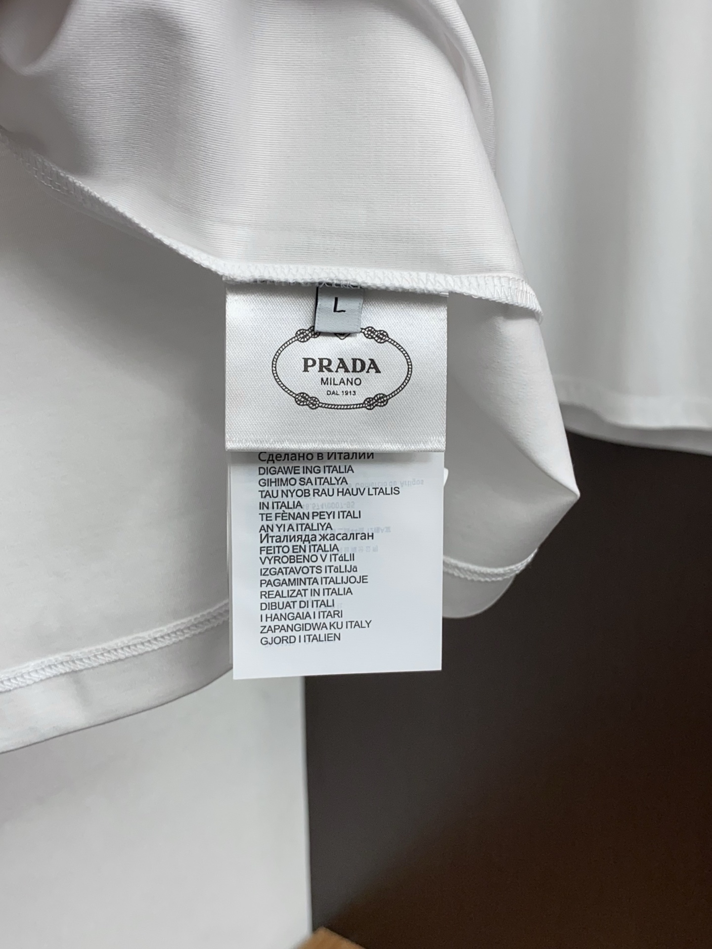 普拉达 高级定制 2026新款短袖 百搭款式 任何人都可以轻松驾驭 面料全订制工艺 高定一等品丝光棉面料