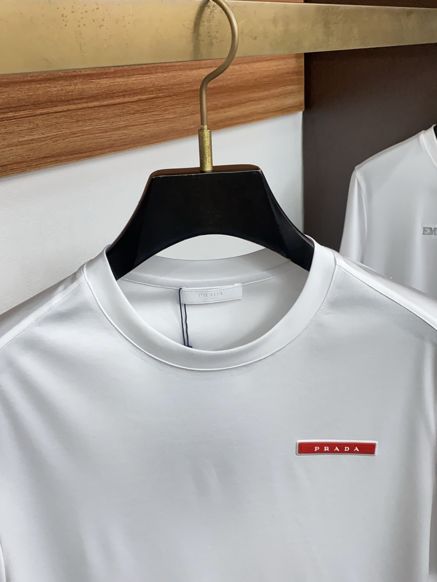 普拉达 高级定制 2026新款短袖 百搭款式 任何人都可以轻松驾驭 面料全订制工艺 高定一等品丝光棉面料